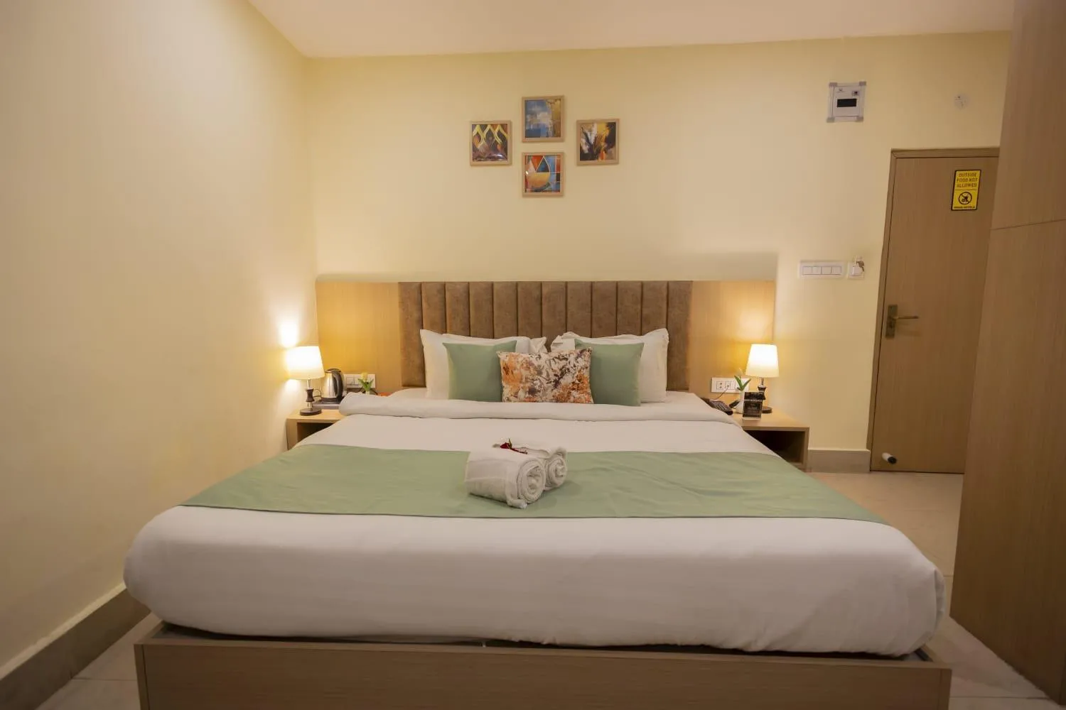 Bed in INDUS TIARA- A Corporate Boutique Hotel