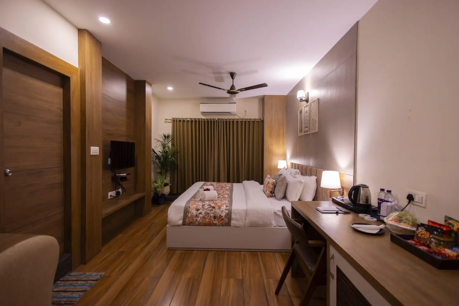 Bed in INDUS TIARA- A Corporate Boutique Hotel