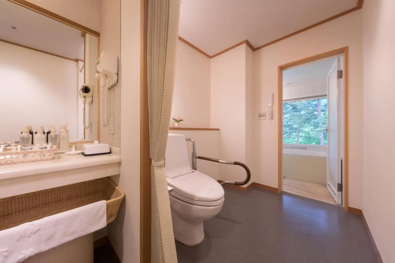 Photo of the whole room in Kashoen