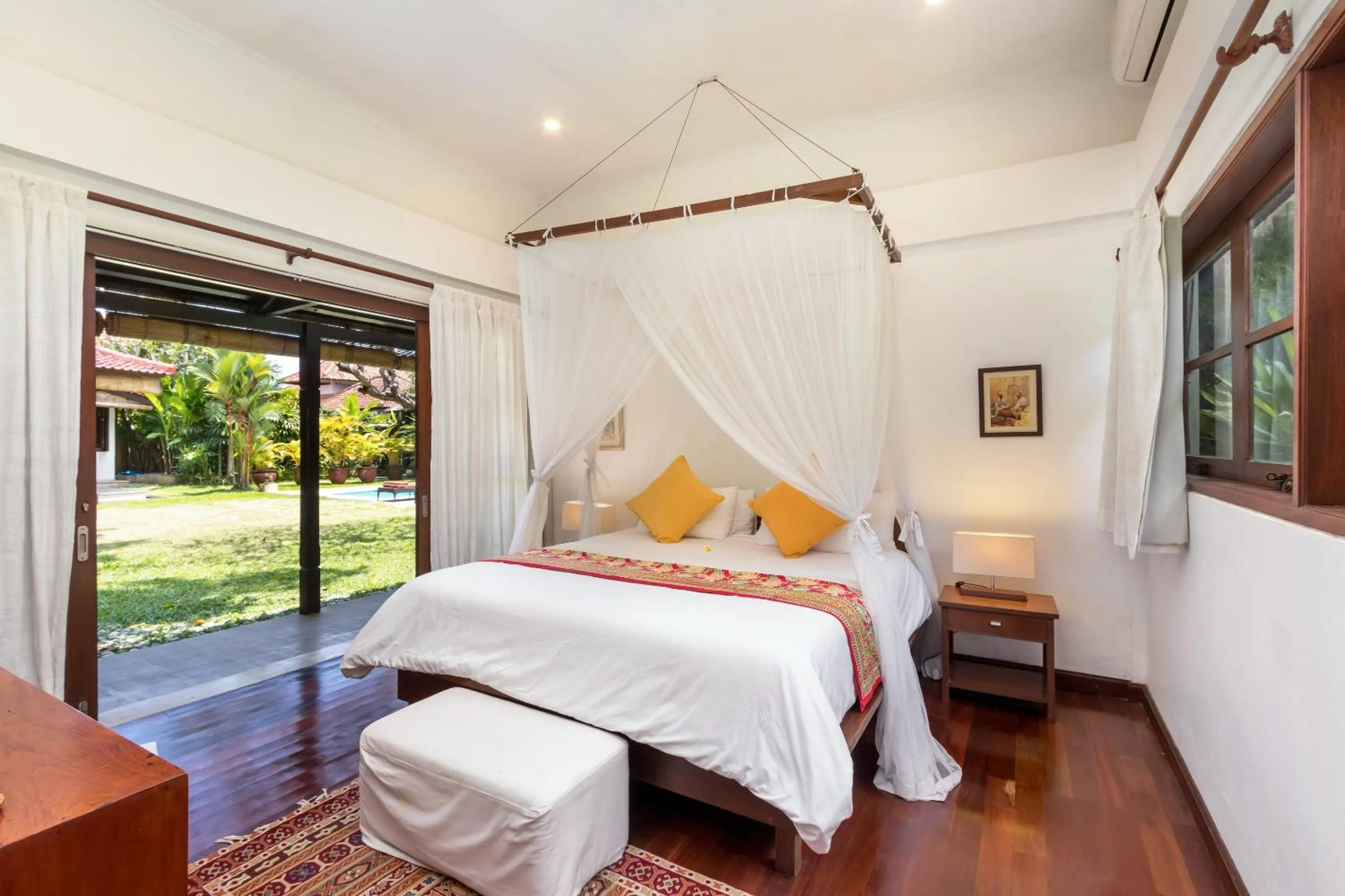 Bedroom, Bed in Villa Eight