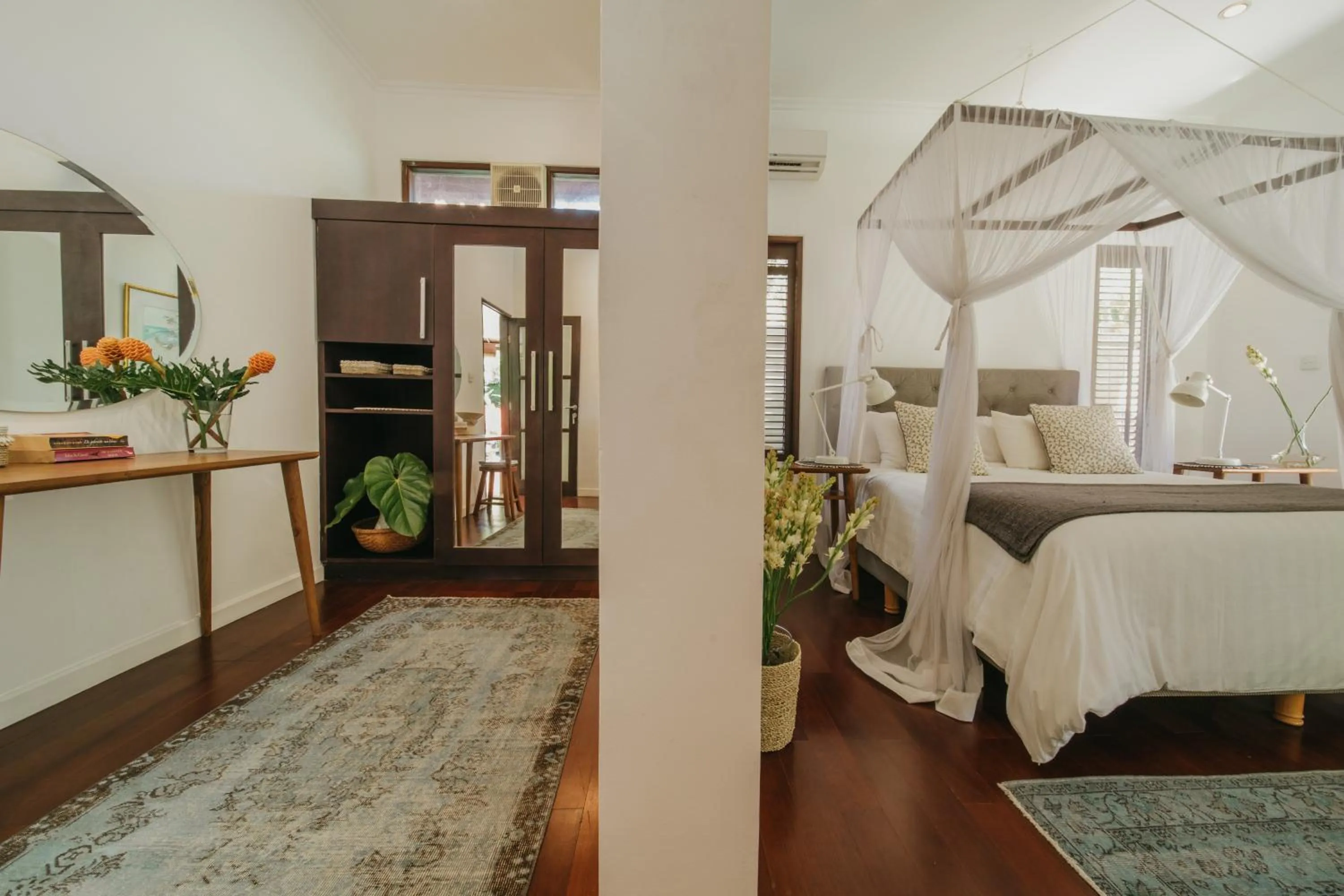 Bedroom, Bed in Villa Eight