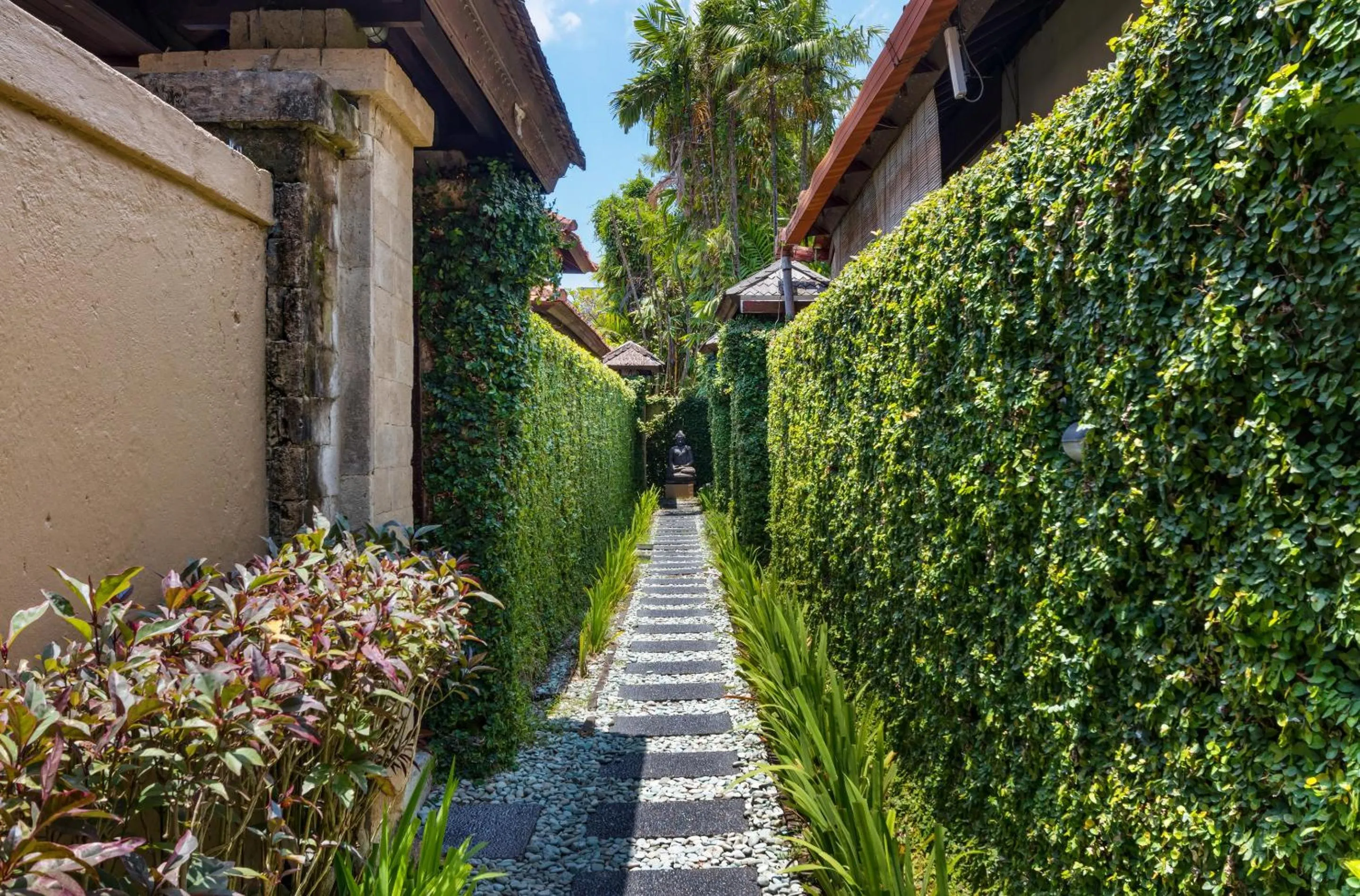 Property building in Villa Eight