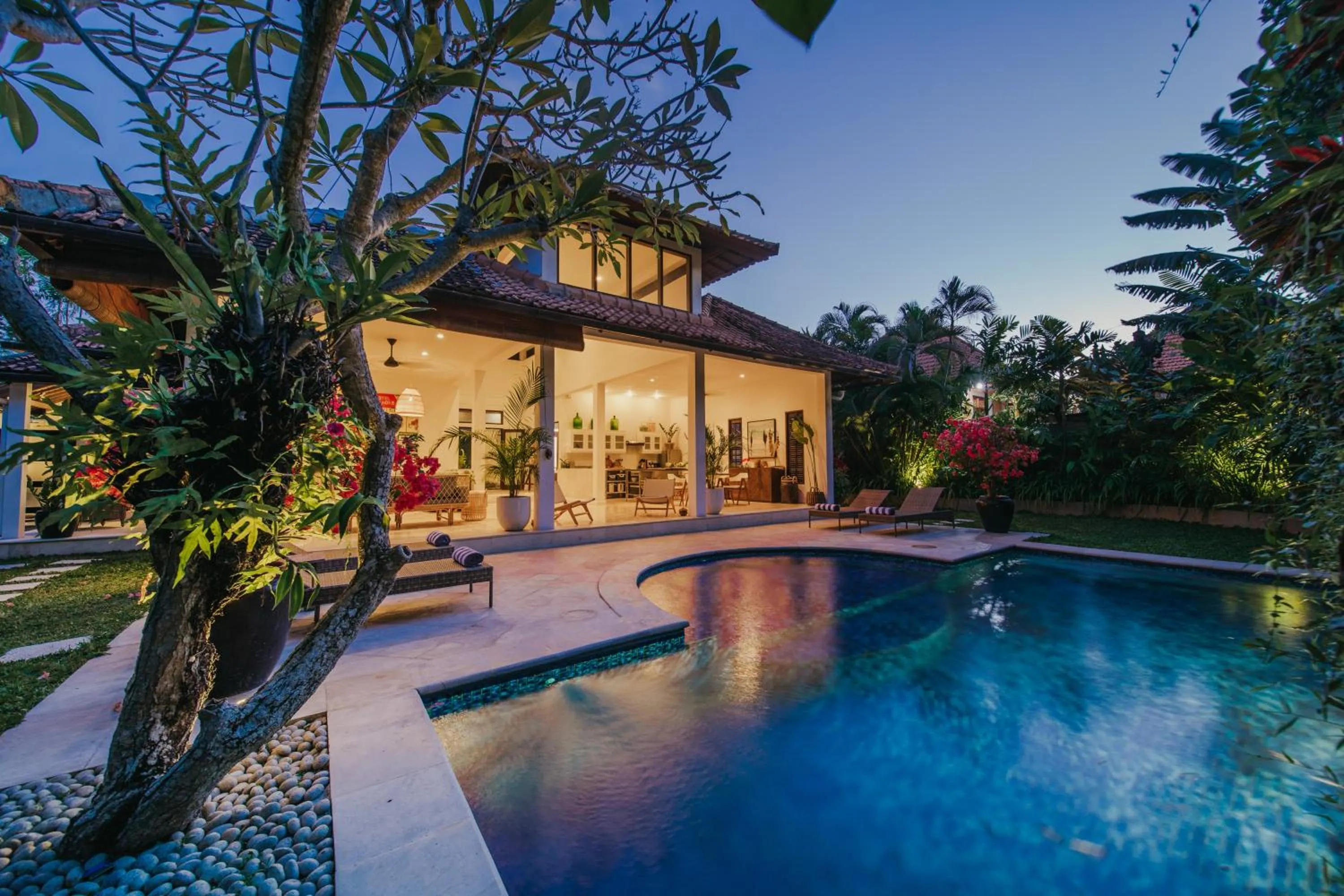 Property building in Villa Eight