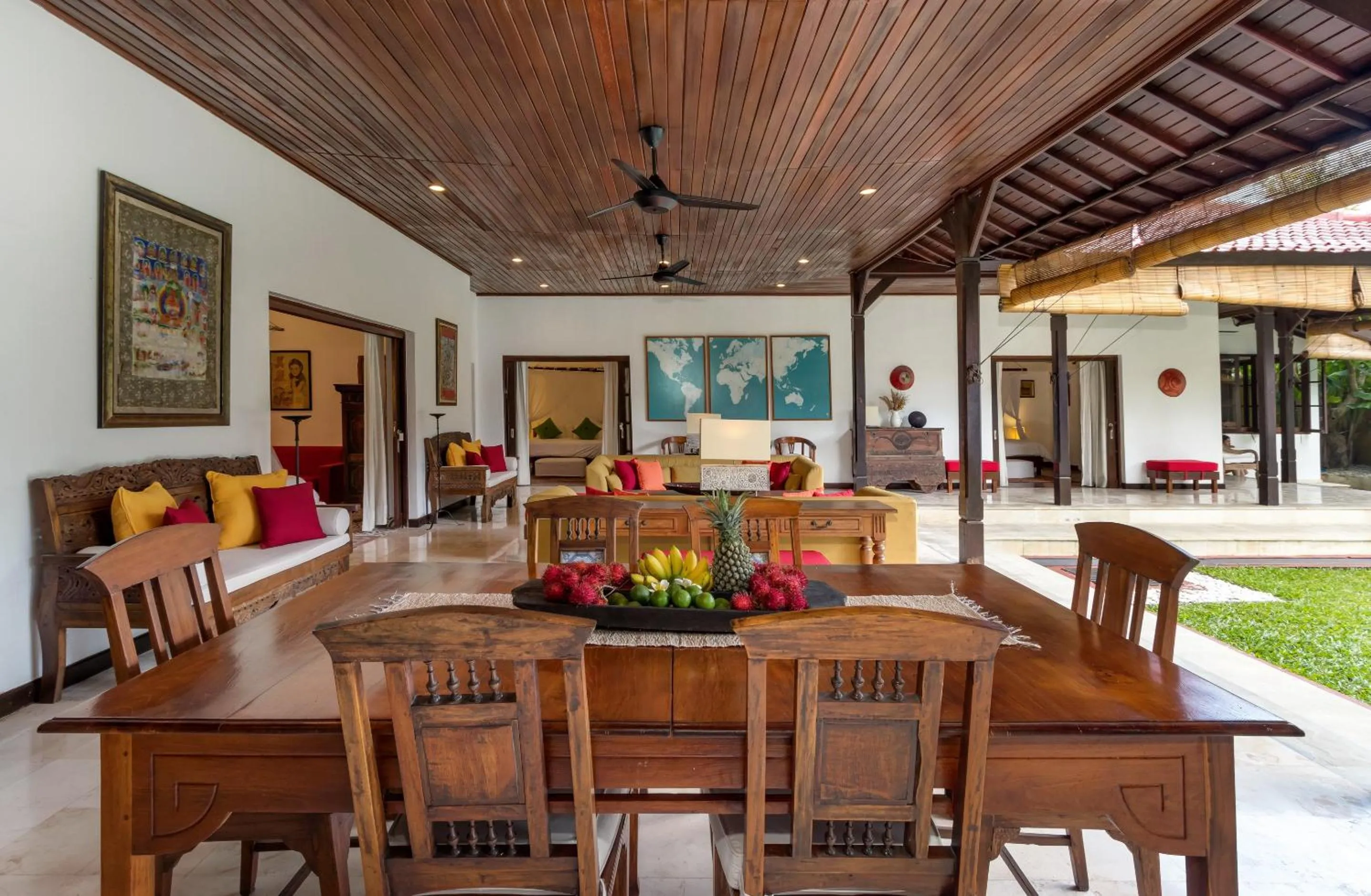 Dining area in Villa Eight