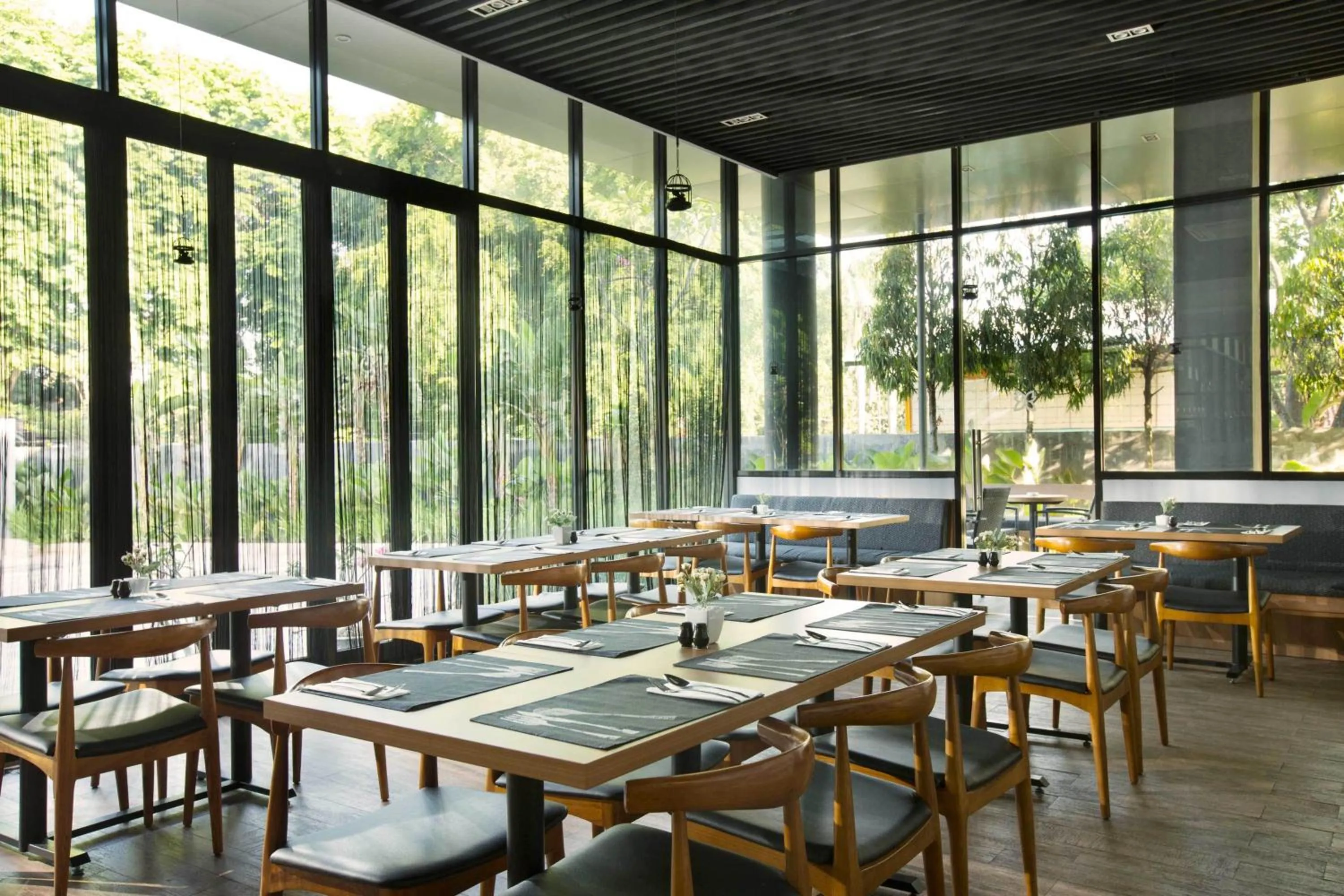 Restaurant/places to eat in BATIQA Hotel Cirebon