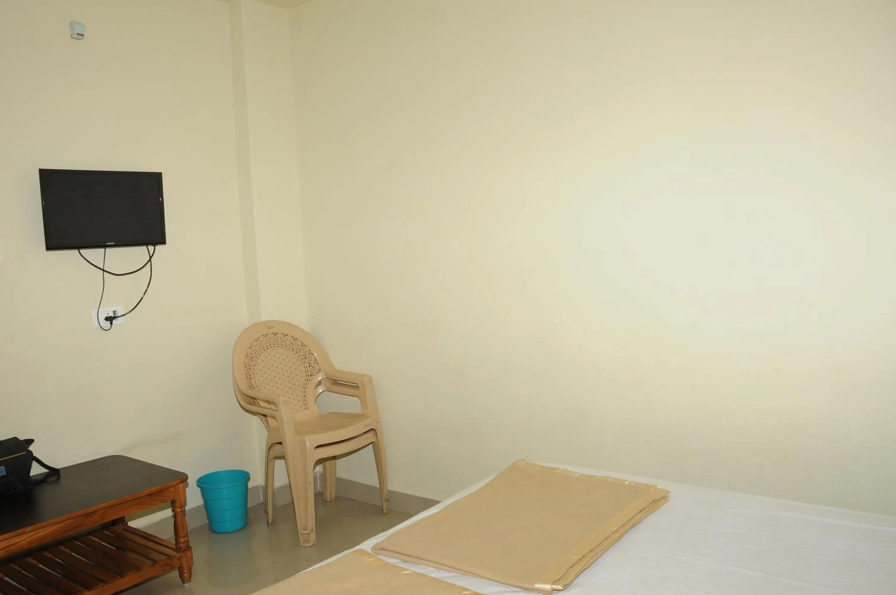 Bed in Hotel Agarala Residency