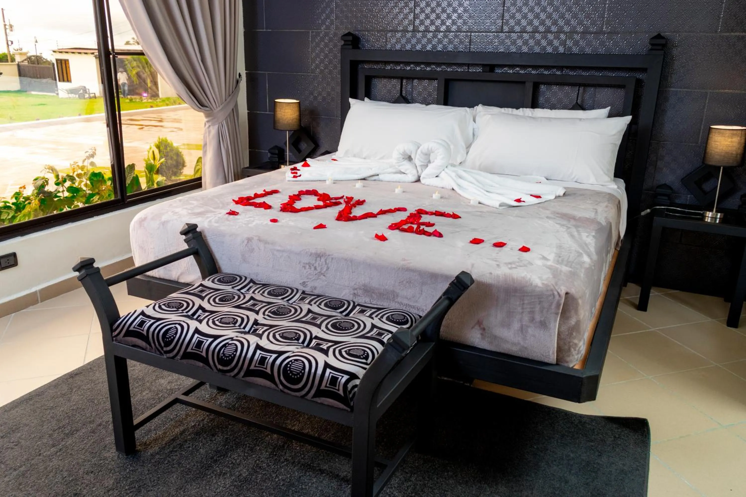 TV and multimedia, Bed in Luxury Canyon Suites