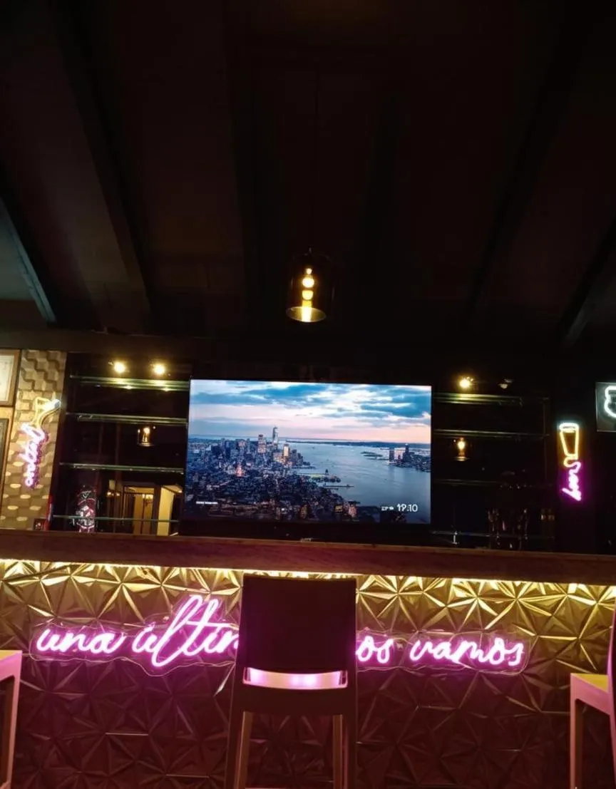 Communal lounge/ TV room in Luxury Canyon Suites