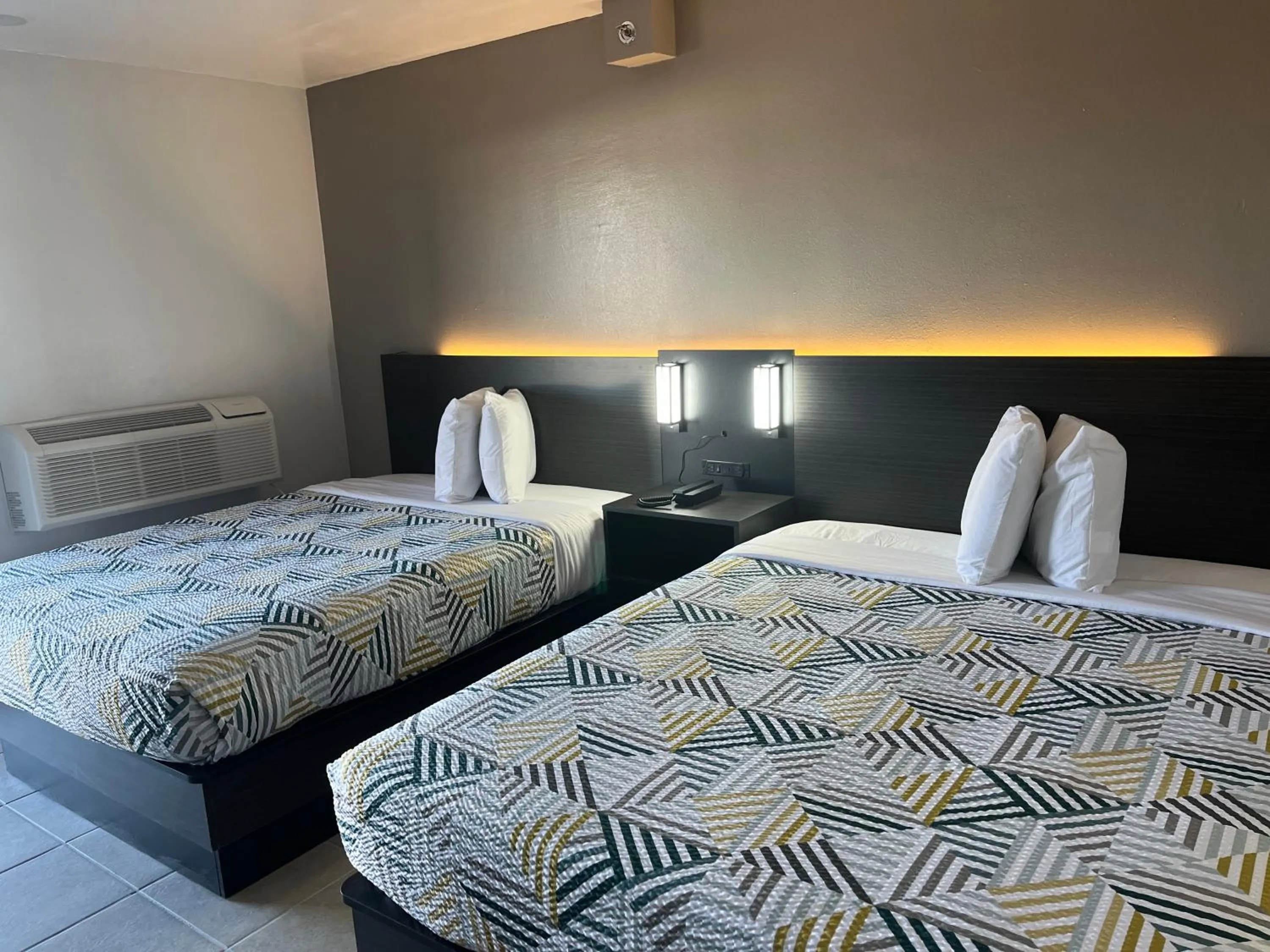 Bedroom, Bed in Studio 6 Dumas, TX