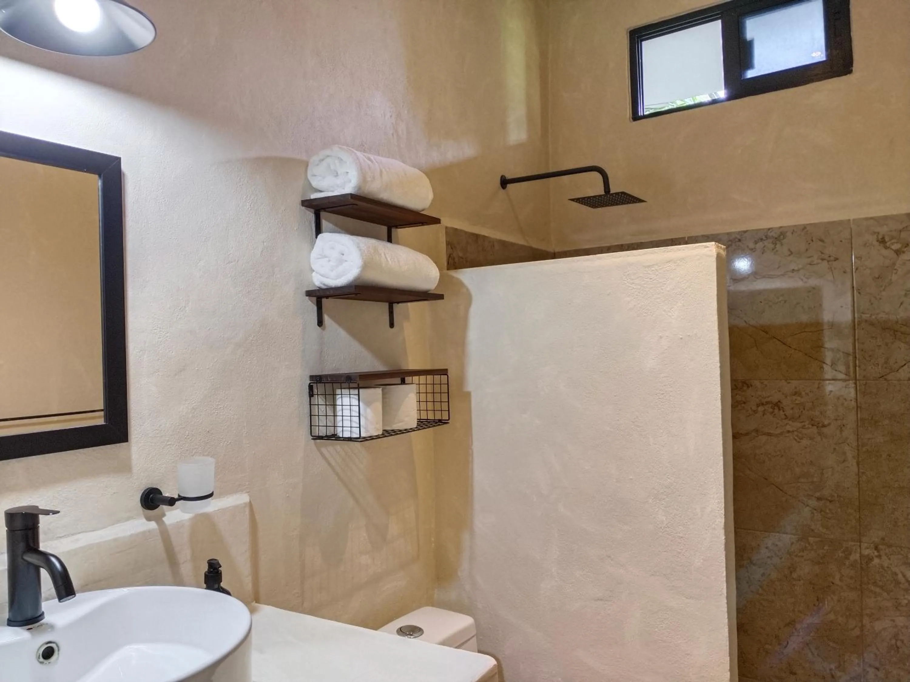 Shower in Casa Lupita