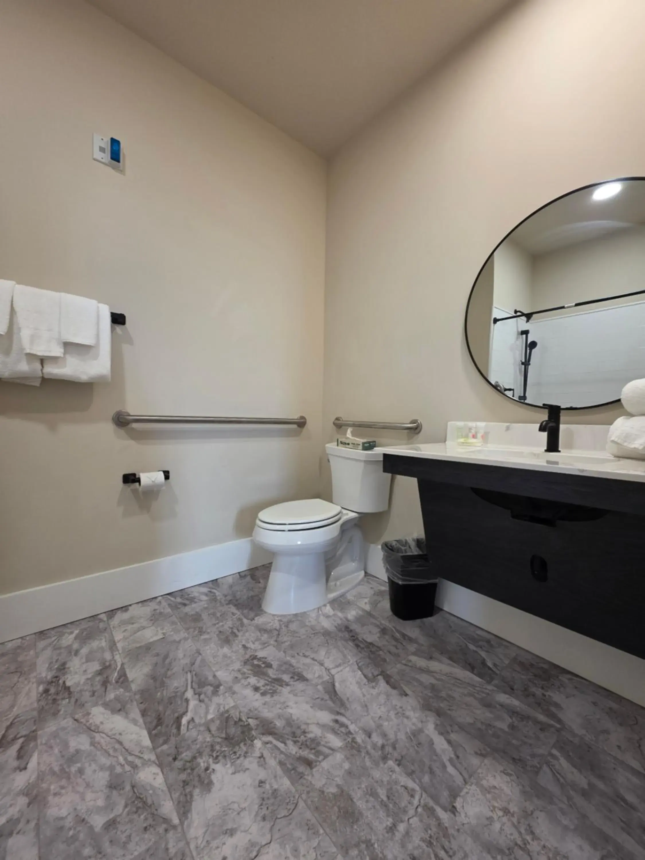 Double Room - Disability Access in Historic Griffin Hotel Double Room - Disability Access in Historic Griffin Hotel