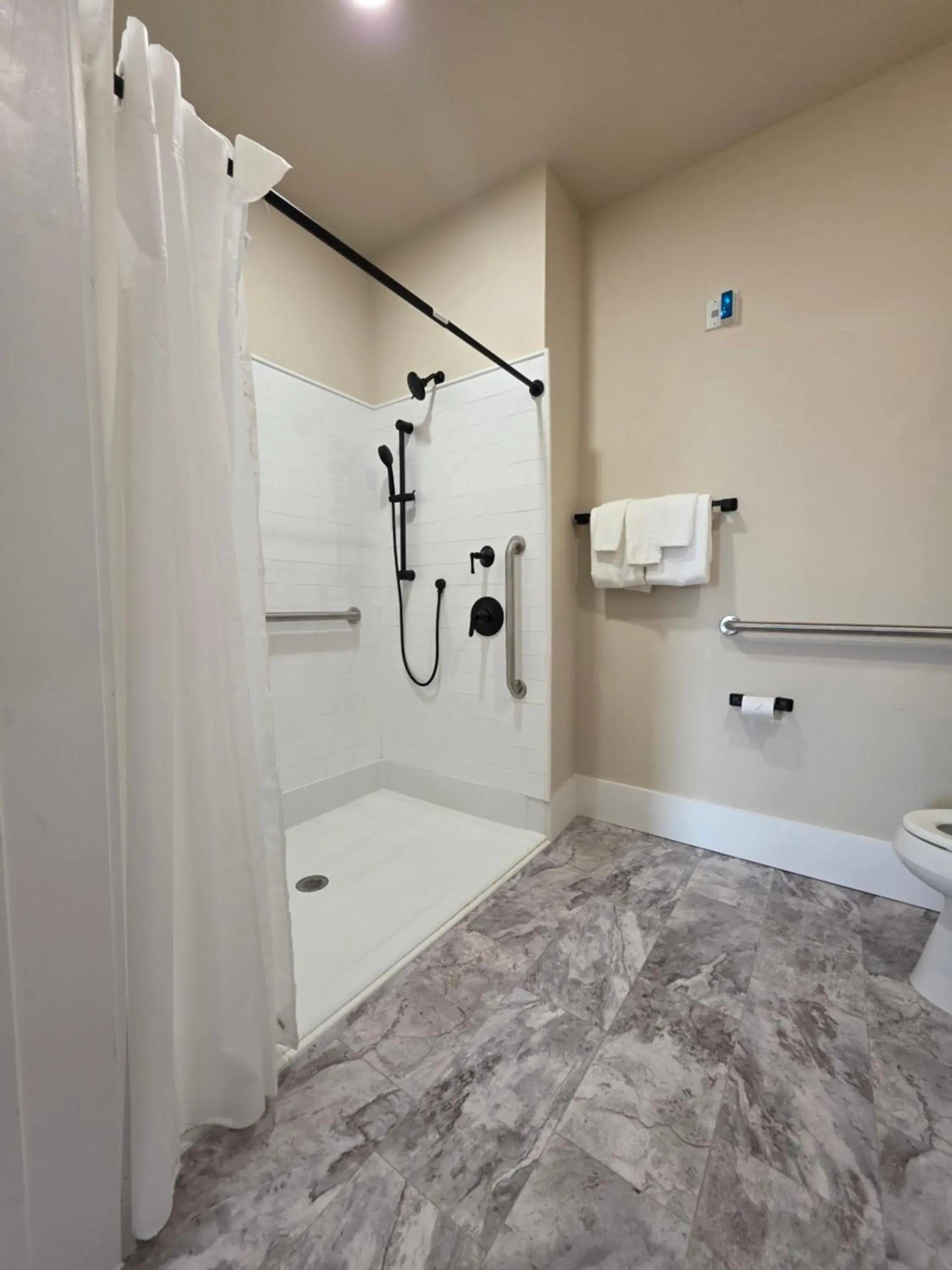 Double Room - Disability Access in Historic Griffin Hotel Double Room - Disability Access in Historic Griffin Hotel