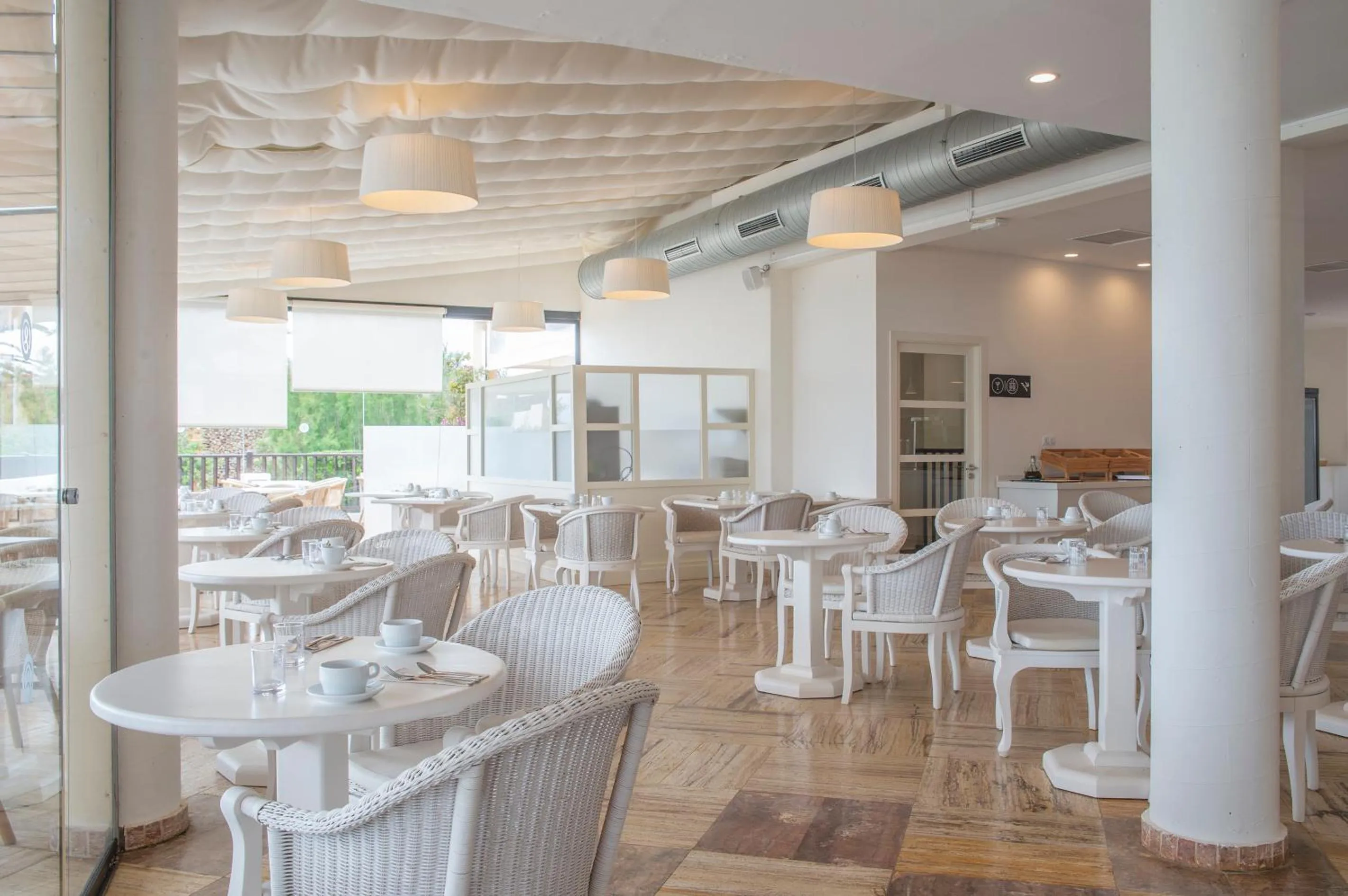 Restaurant/places to eat in Hotel Menorca Binibeca - Adults Recommended - by Pierre & Vacances Premium