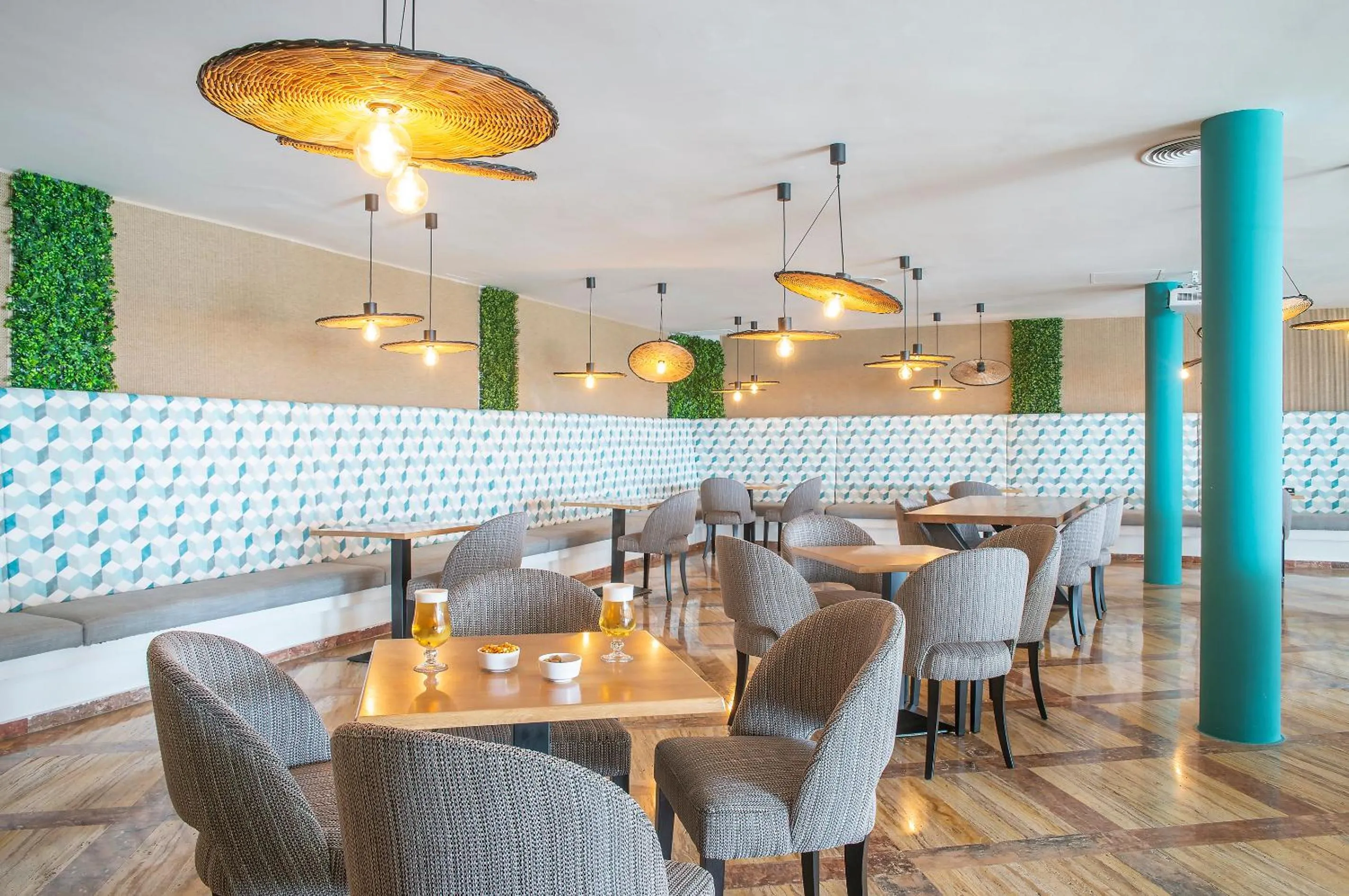 Lounge or bar in Hotel Menorca Binibeca - Adults Recommended - by Pierre & Vacances Premium