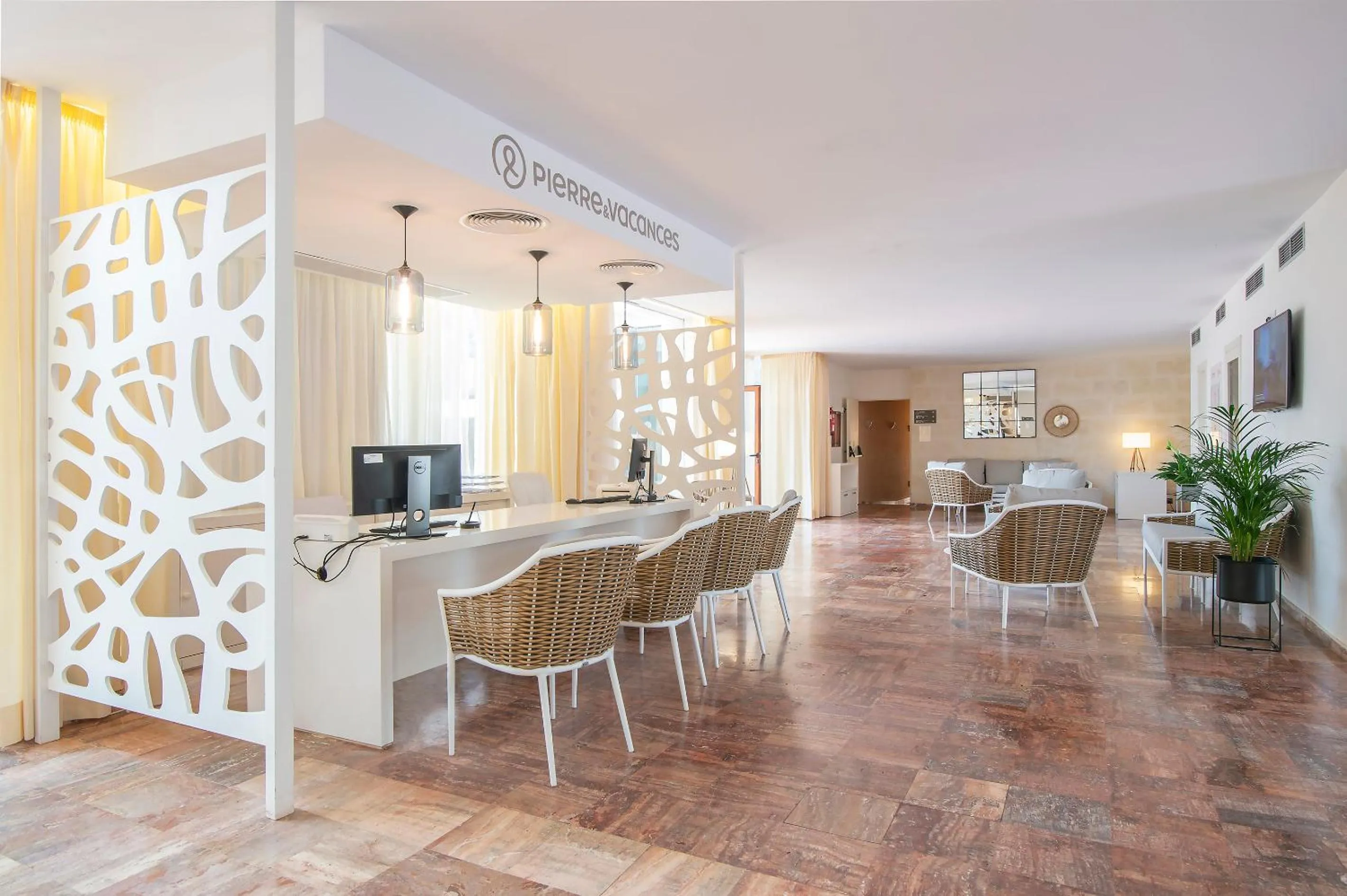 Lobby or reception in Hotel Menorca Binibeca - Adults Recommended - by Pierre & Vacances Premium