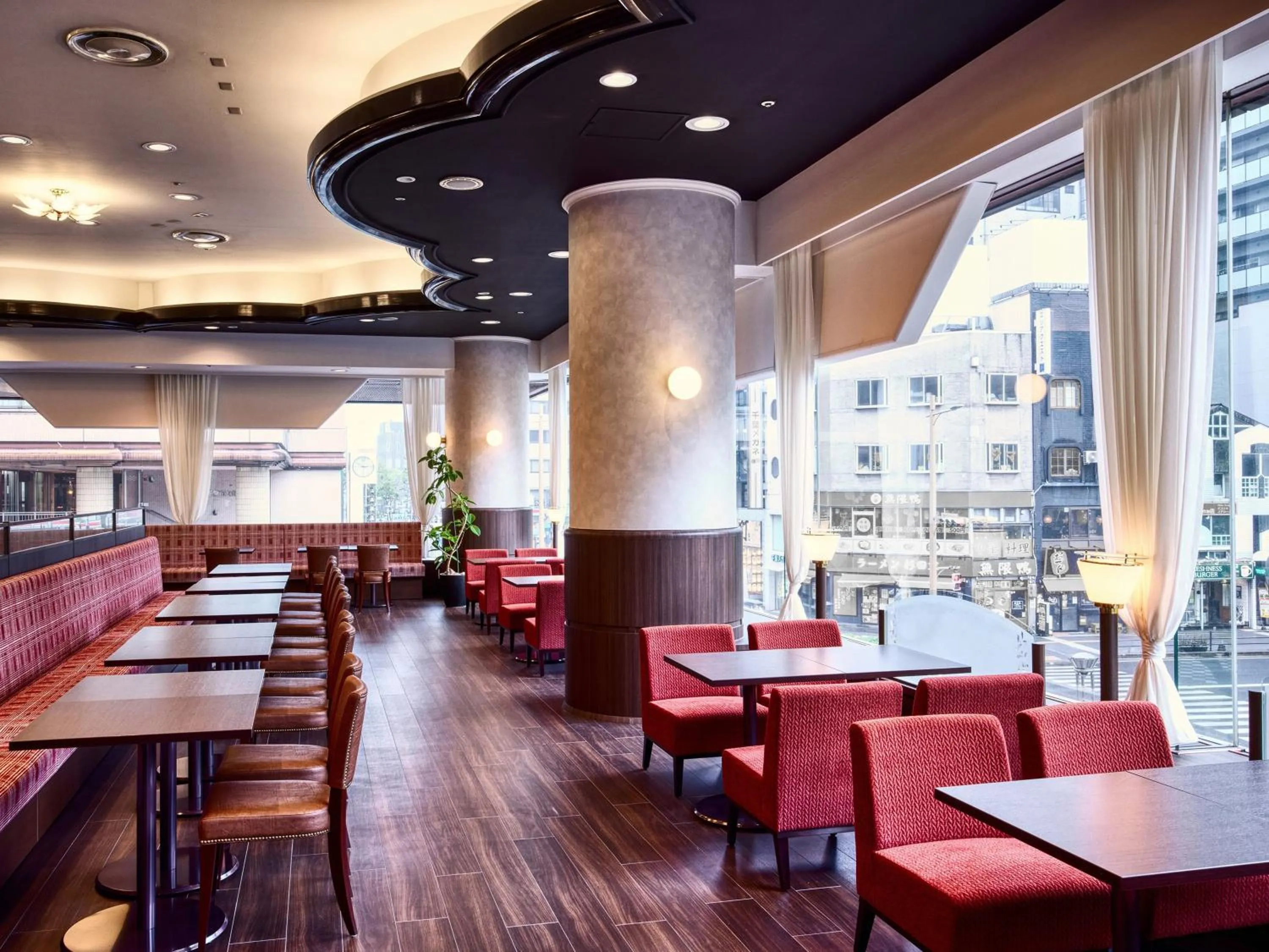 Restaurant/places to eat in Royal Pines Hotel Chiba