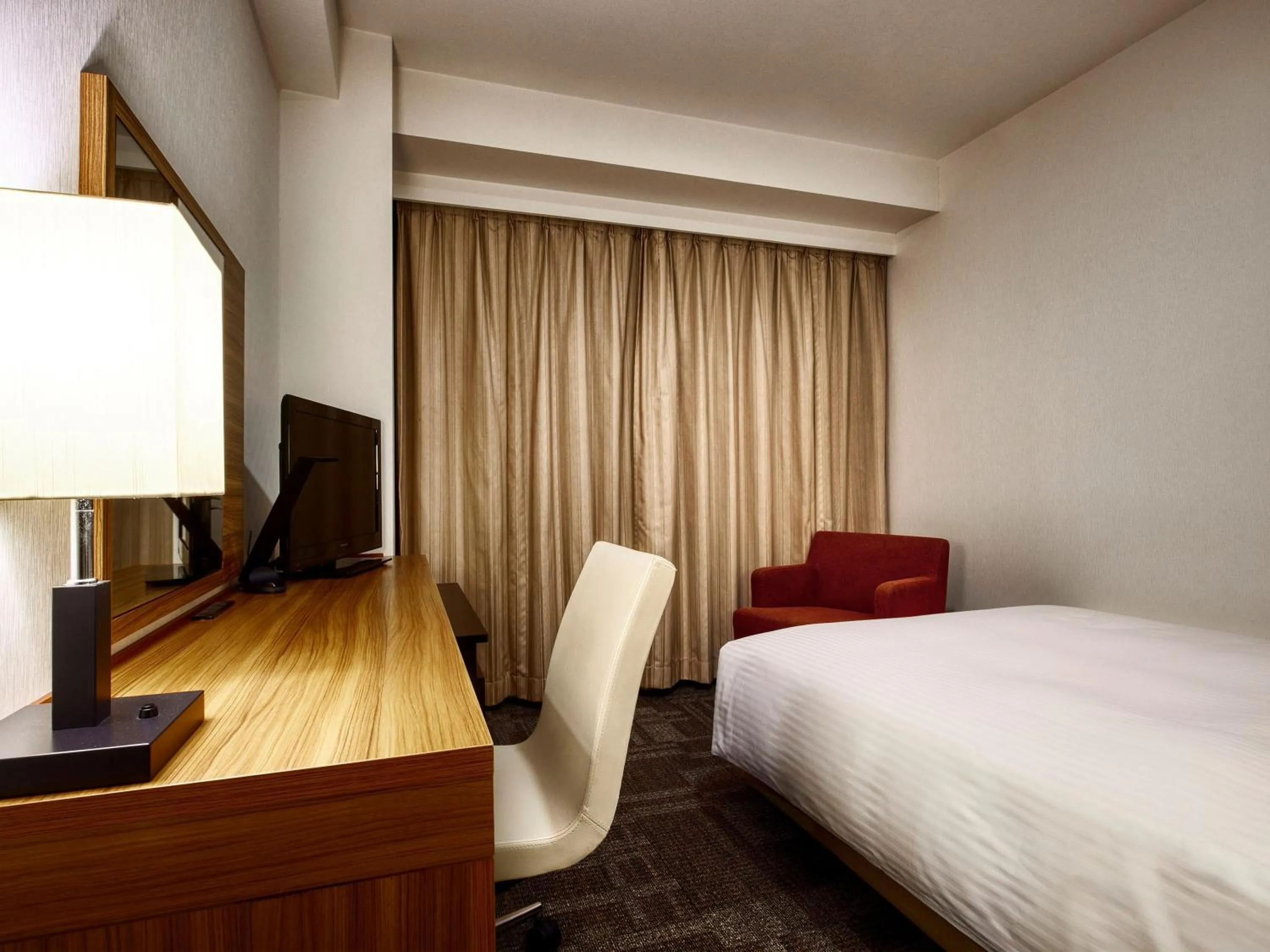 Photo of the whole room, Bed in Royal Pines Hotel Chiba