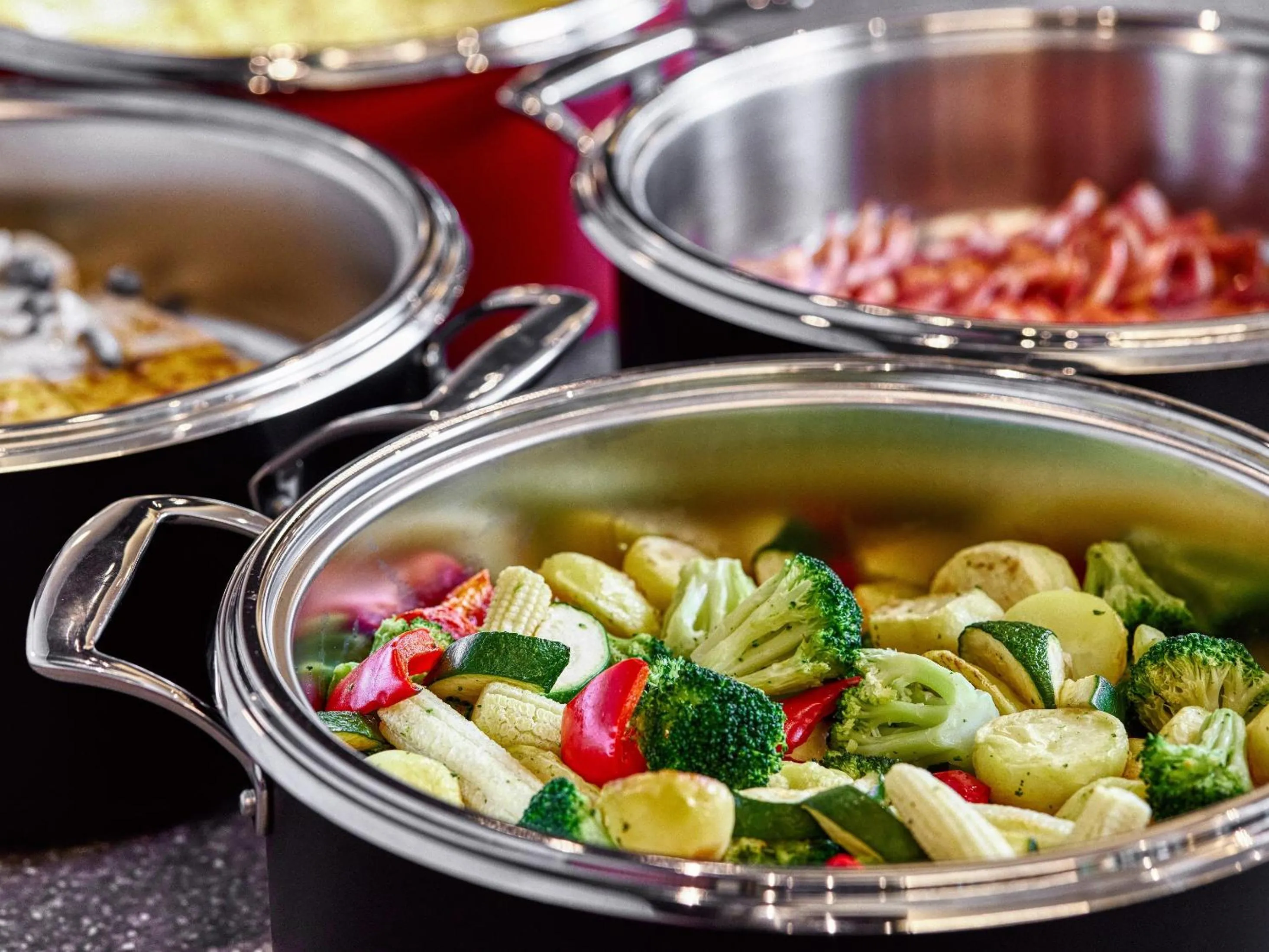 Restaurant/places to eat in Royal Pines Hotel Chiba