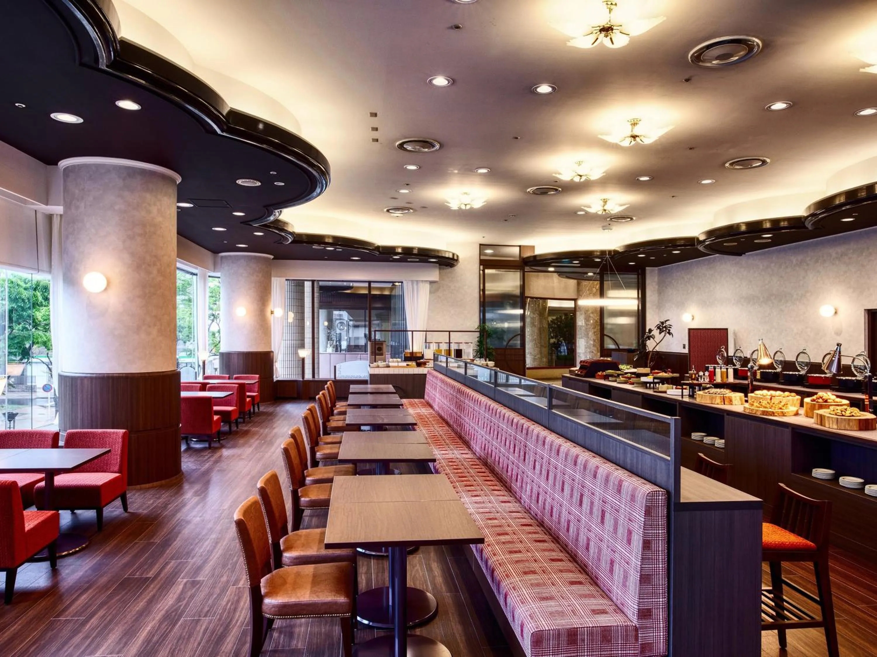 Restaurant/places to eat in Royal Pines Hotel Chiba