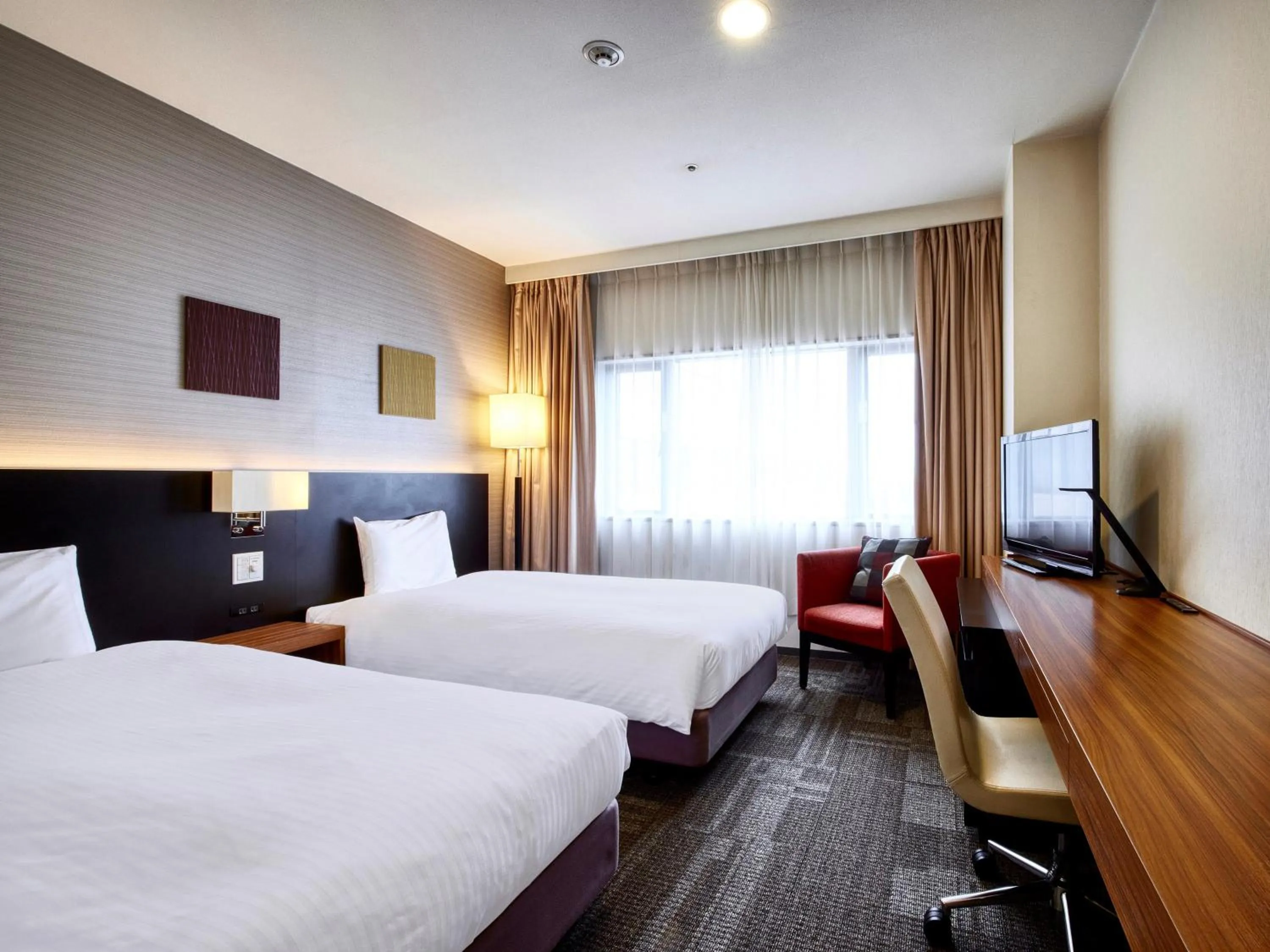 Photo of the whole room, Bed in Royal Pines Hotel Chiba