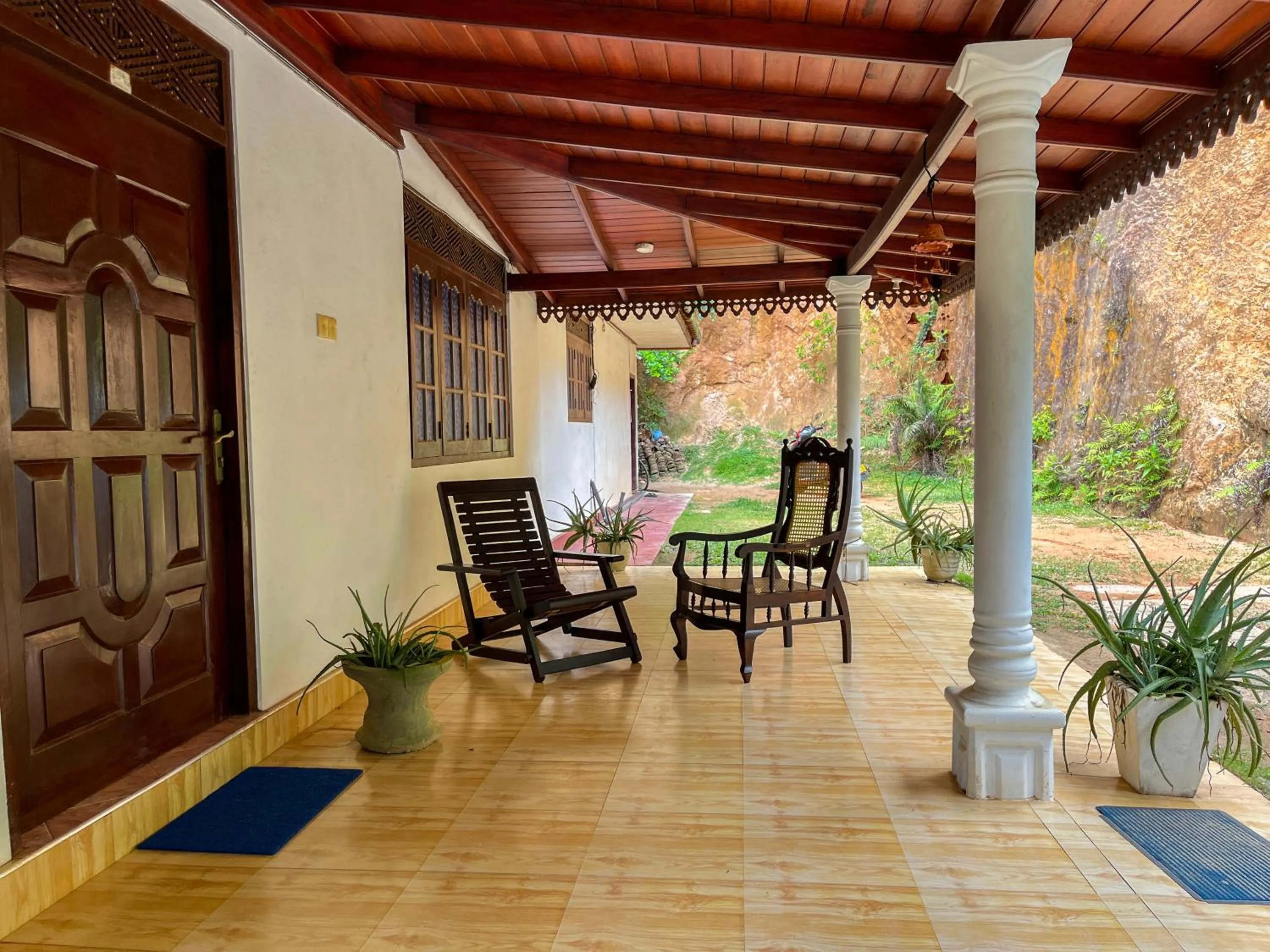 Seating area in Damith Tourist Inn