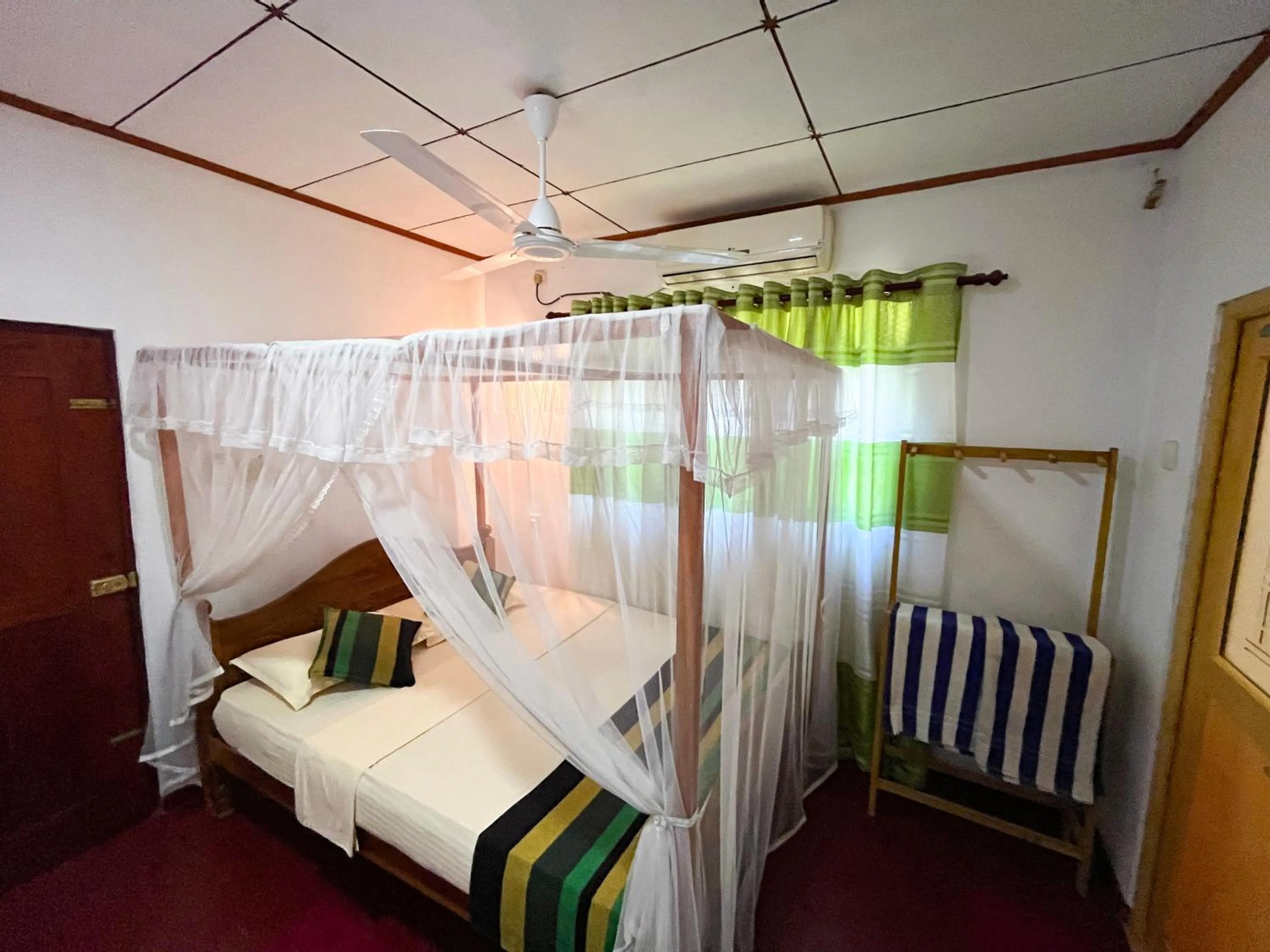 Bedroom, Bed in Damith Tourist Inn