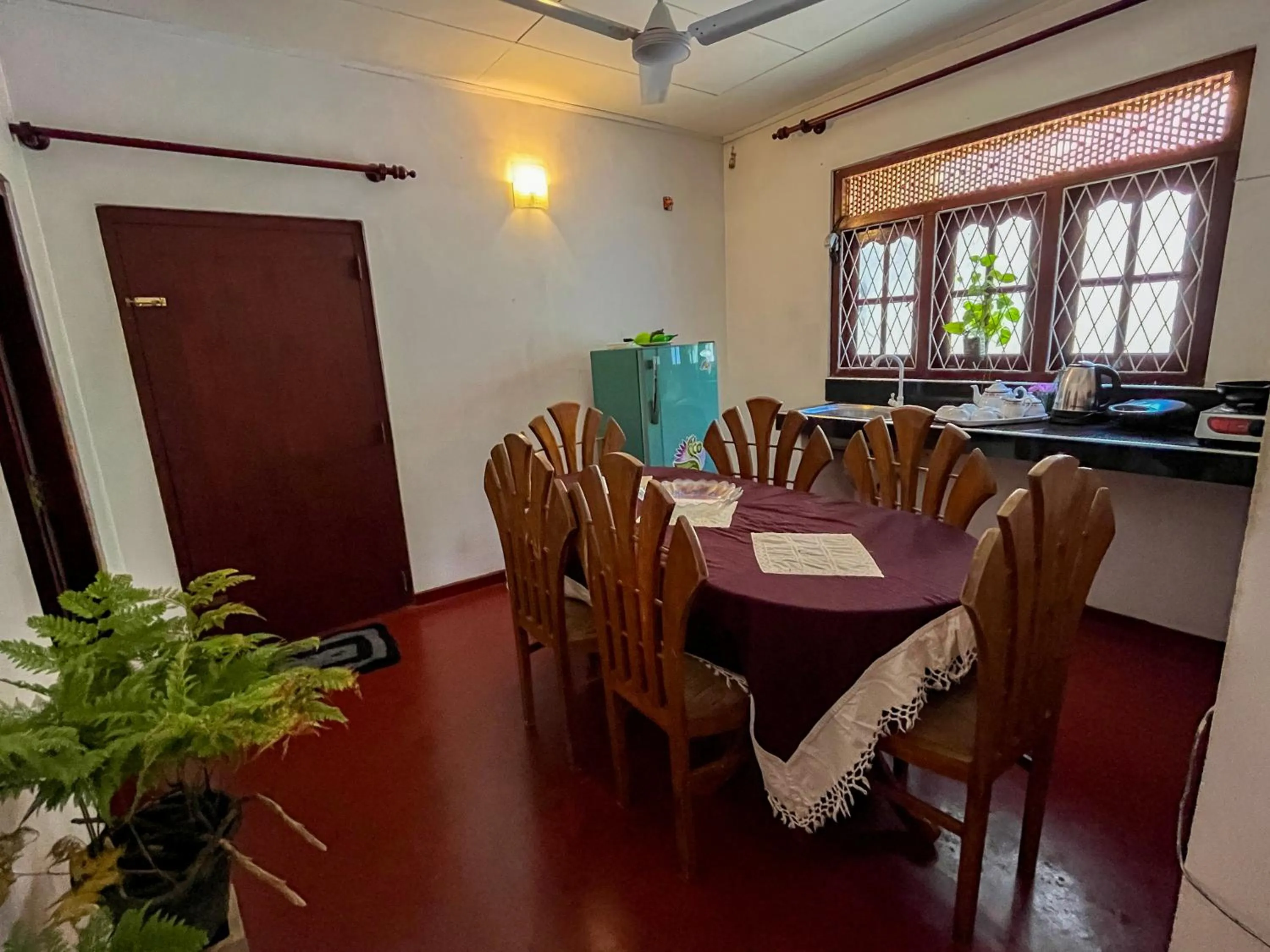Dining area in Damith Tourist Inn