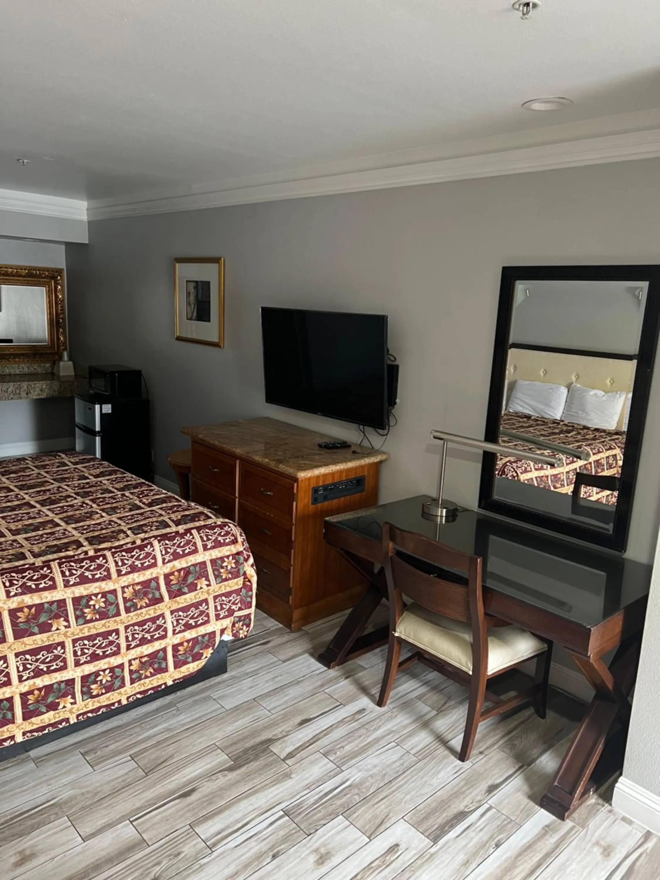 Photo of the whole room, Bed in Amber Motel
