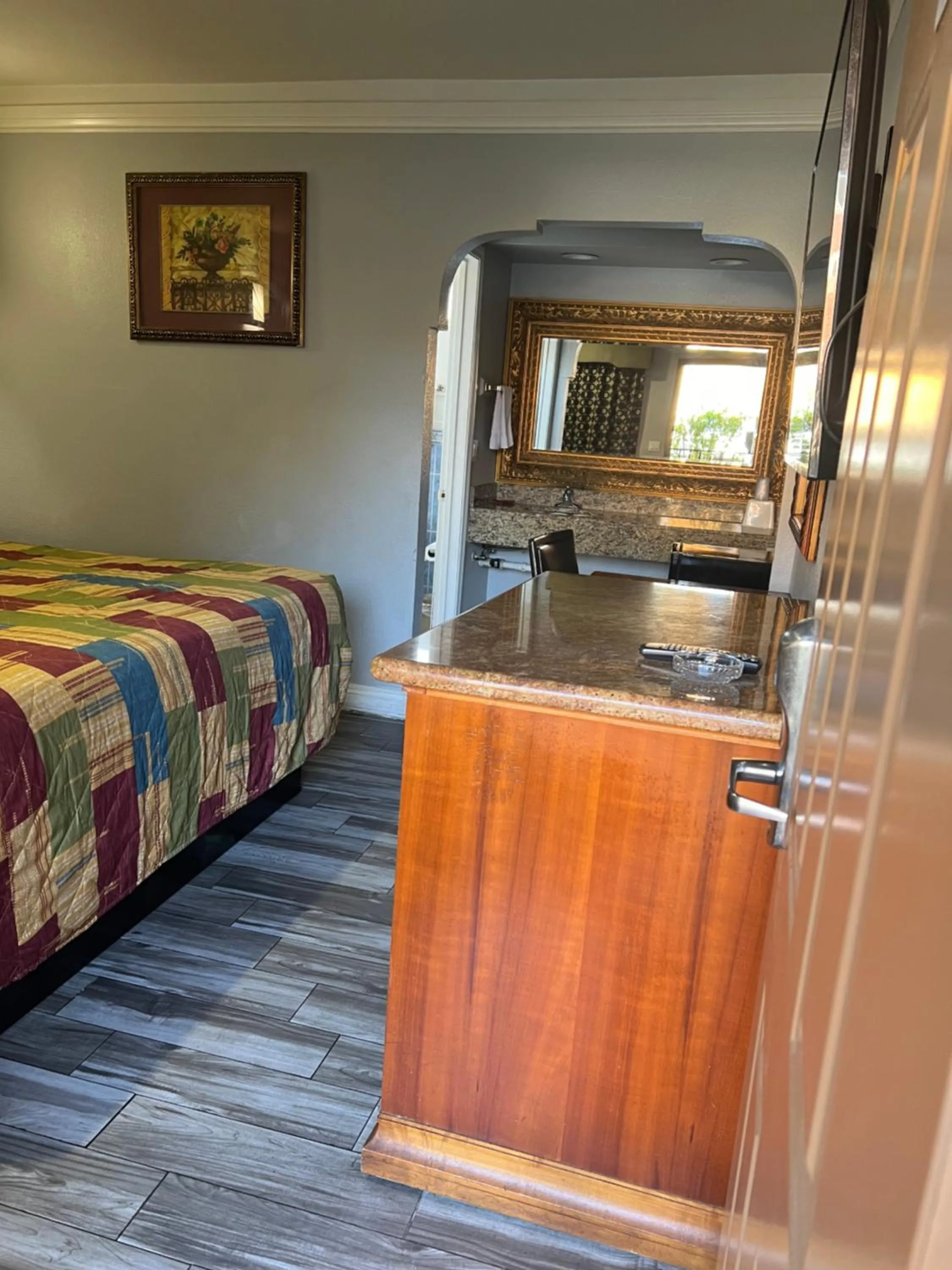 Photo of the whole room, Bed in Amber Motel