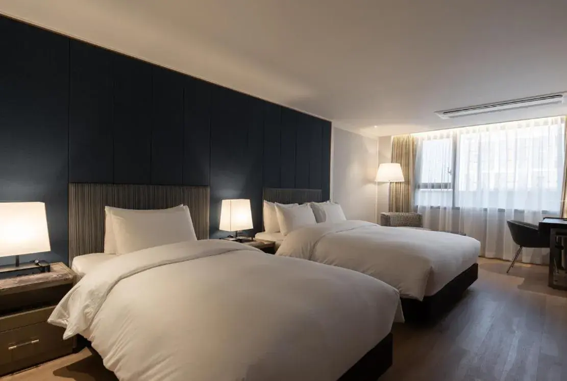 Twin Room in The May Hotel Twin Room in The May Hotel