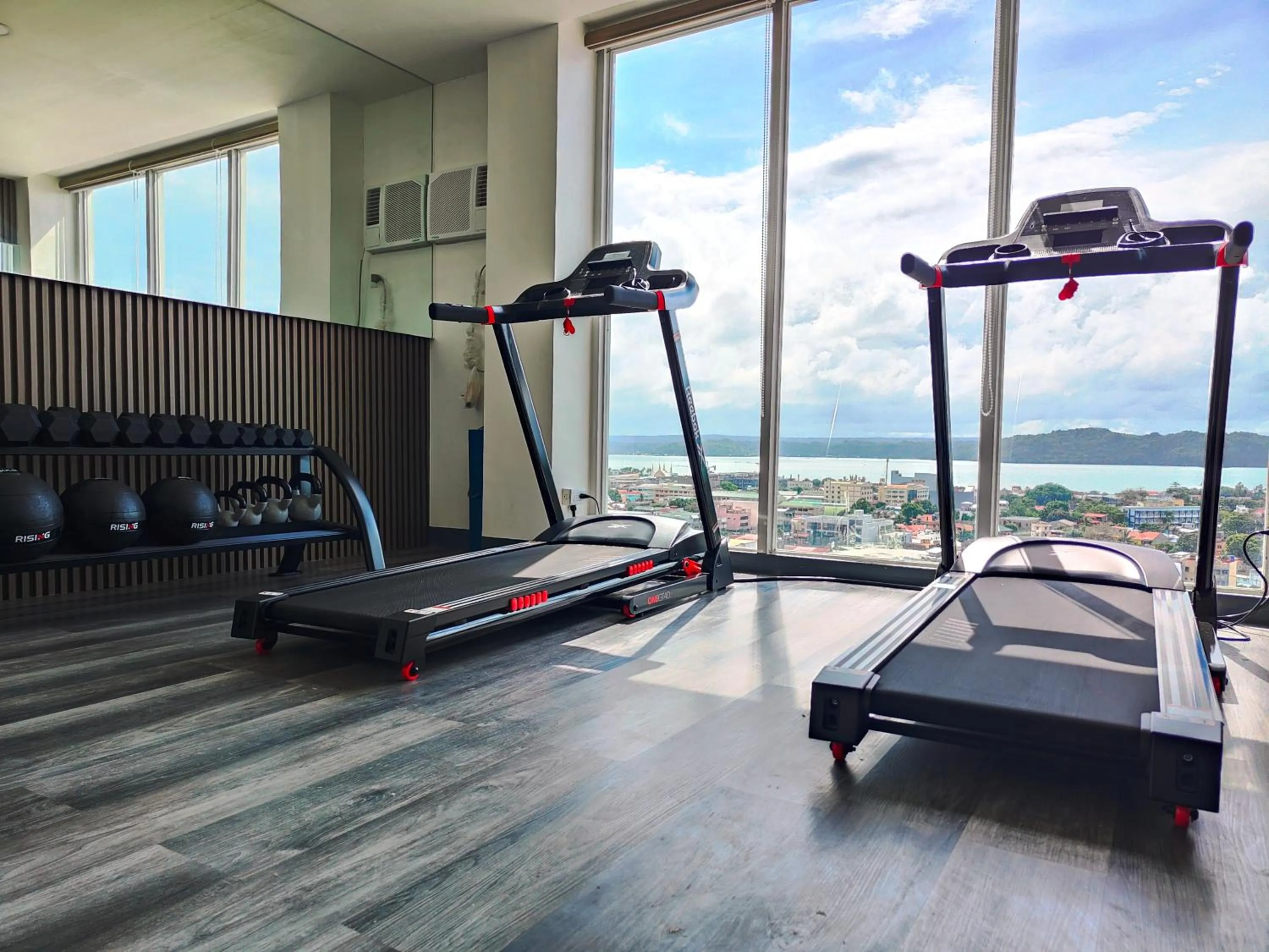 Fitness centre/facilities in JD Haven Bachelor's Pad at Bernwood Tower