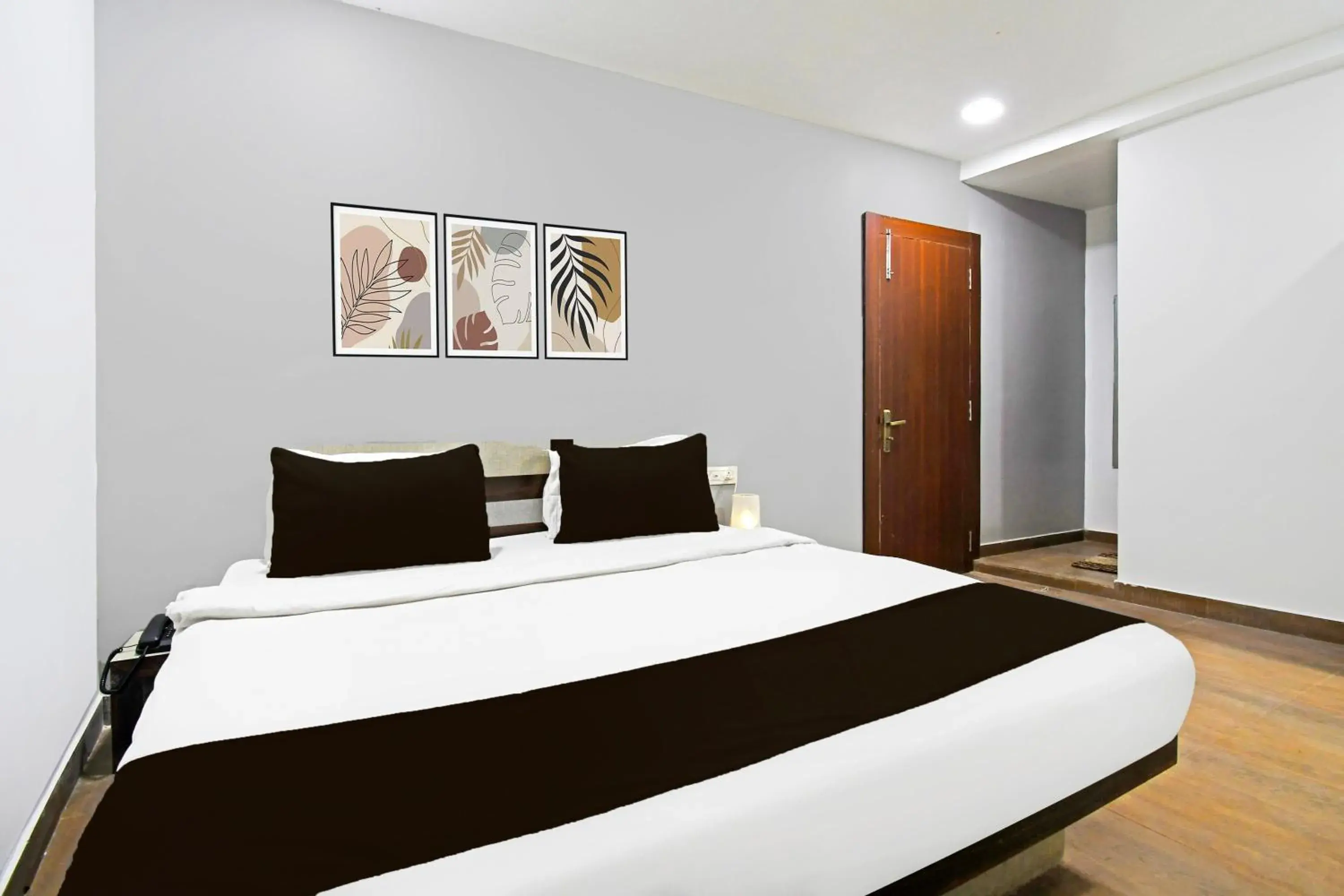 Deluxe Triple Room - single occupancy in Townhouse Mancheswar Industrial Estate Deluxe Triple Room - single occupancy in Townhouse Mancheswar Industrial Estate