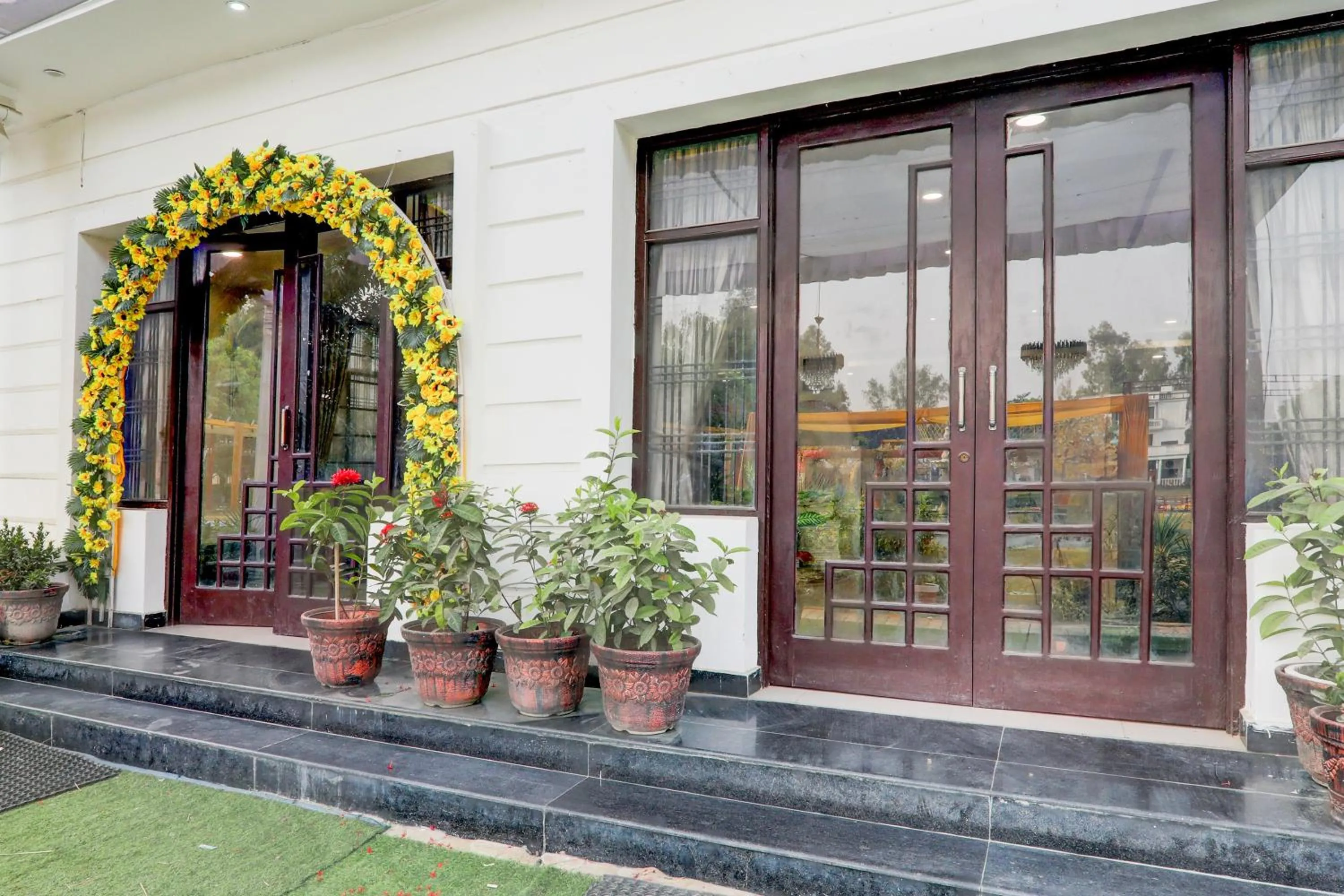 Facade/entrance in Hotel O IIDM ECO CENTRE