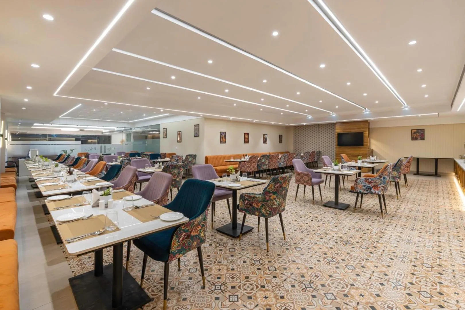 Restaurant/places to eat in Clarks Inn Suites Agra Near Tajmahal