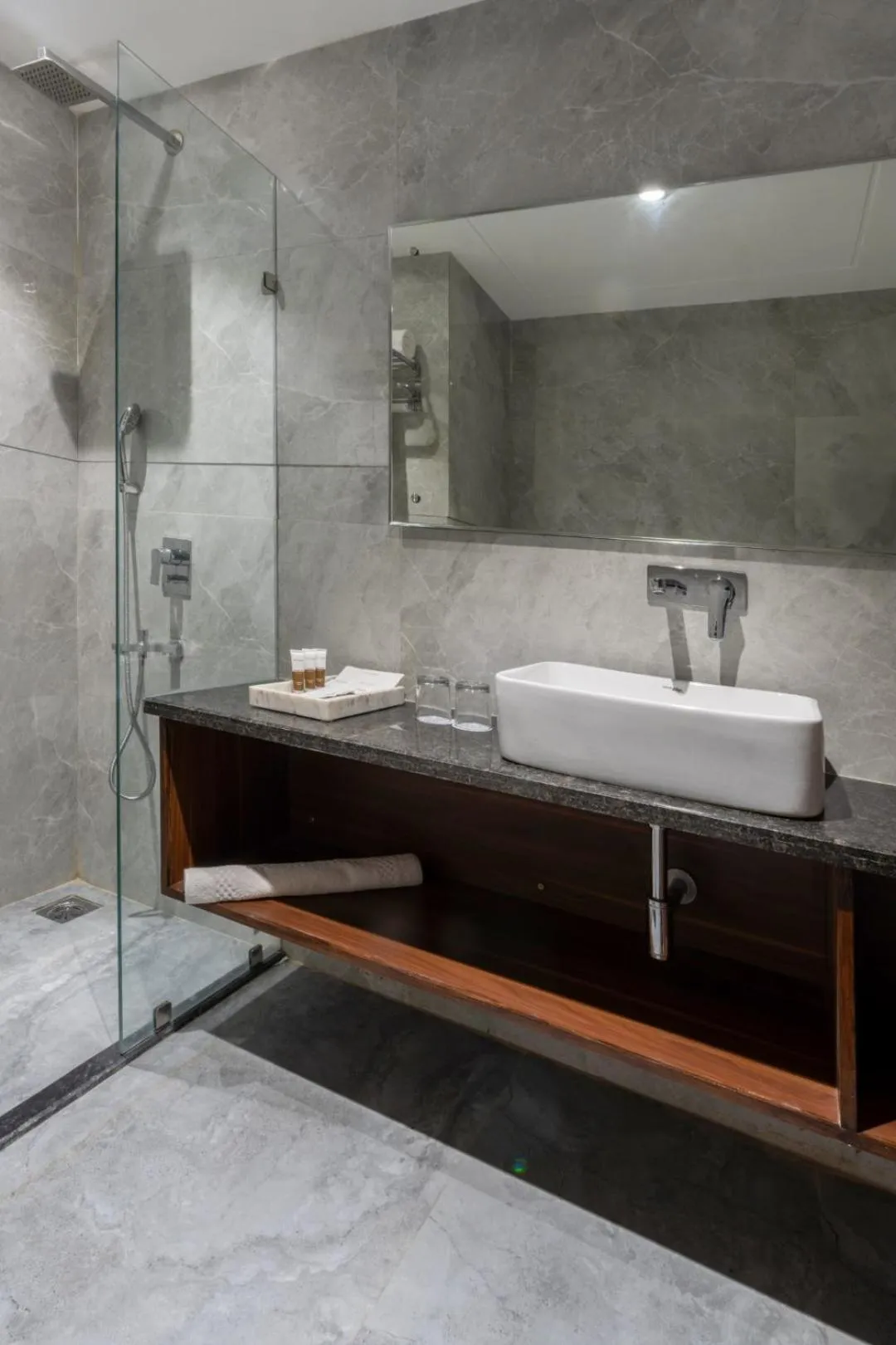 Bathroom in Clarks Inn Suites Agra Near Tajmahal