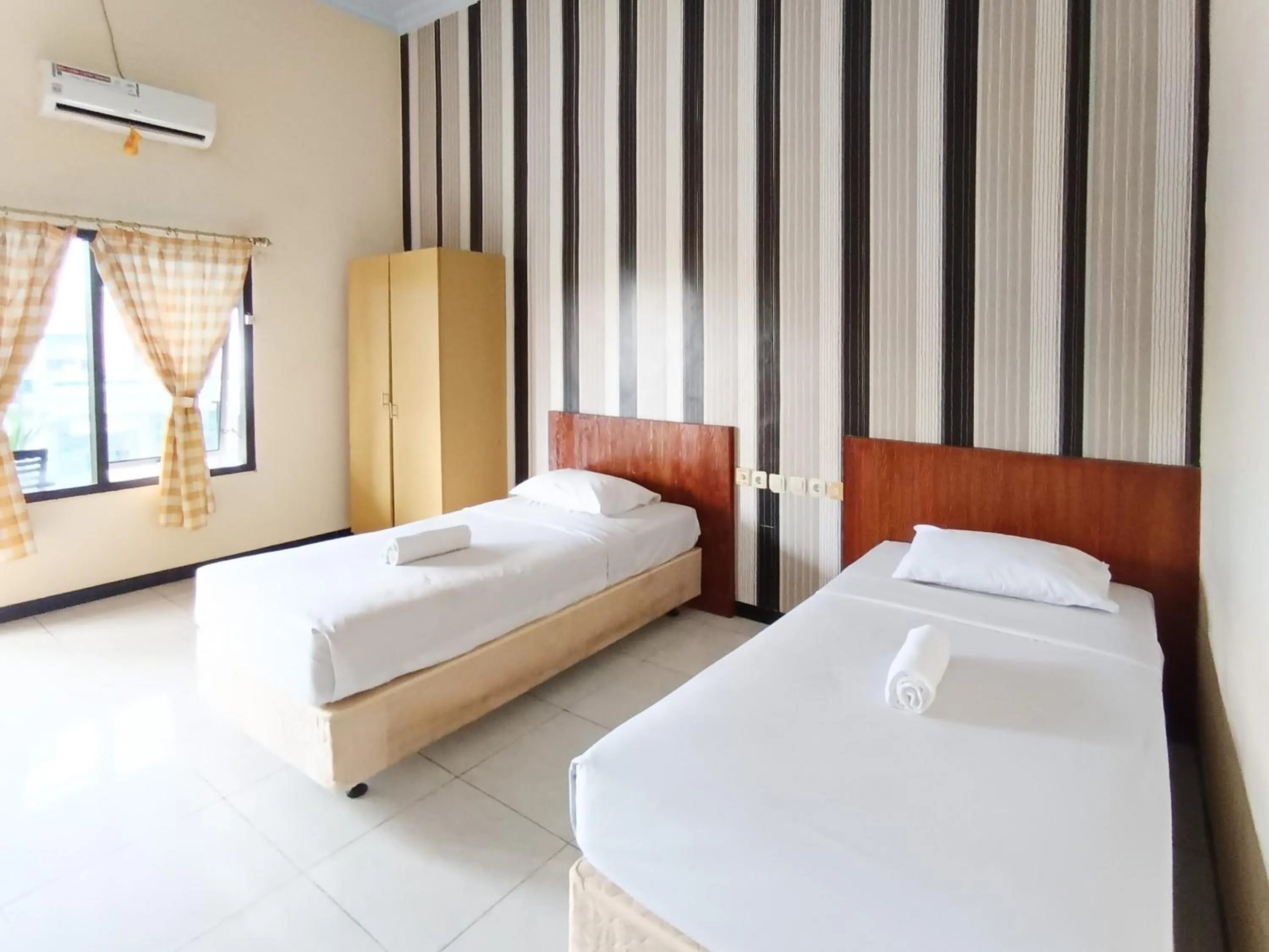 Bedroom, Bed in Gita Puri RedPartner Blitar