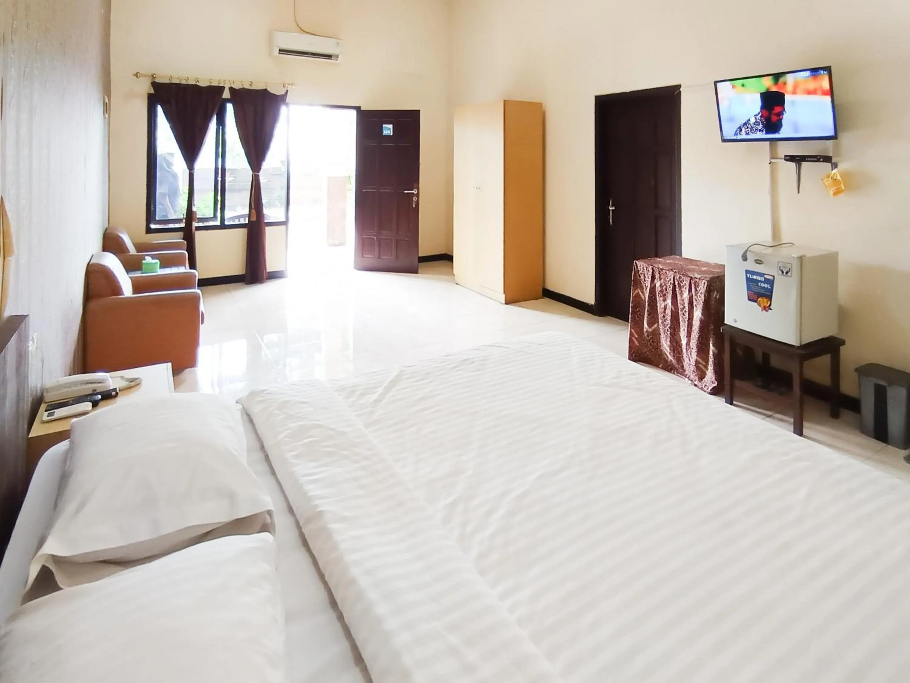 Bedroom, Bed in Gita Puri RedPartner Blitar
