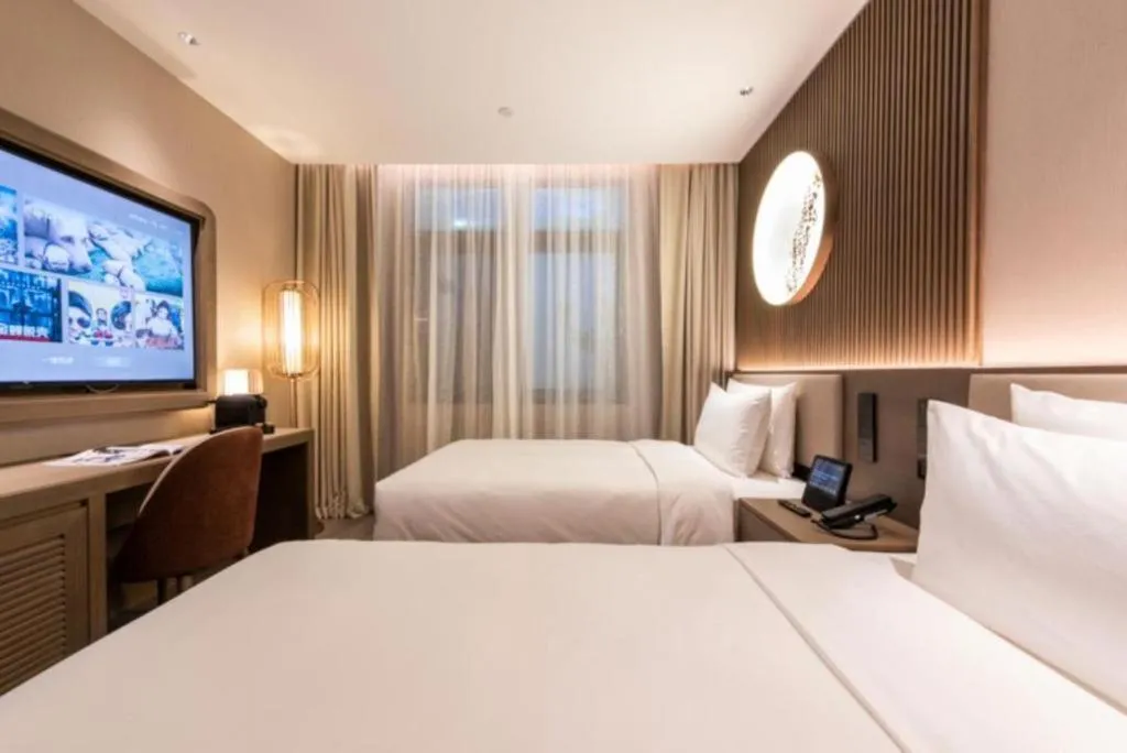 Bed in Orange crystal Shanghai Lujiazui Expo Center