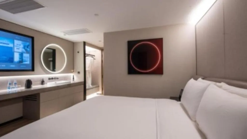 Bed in Orange crystal Shanghai Lujiazui Expo Center