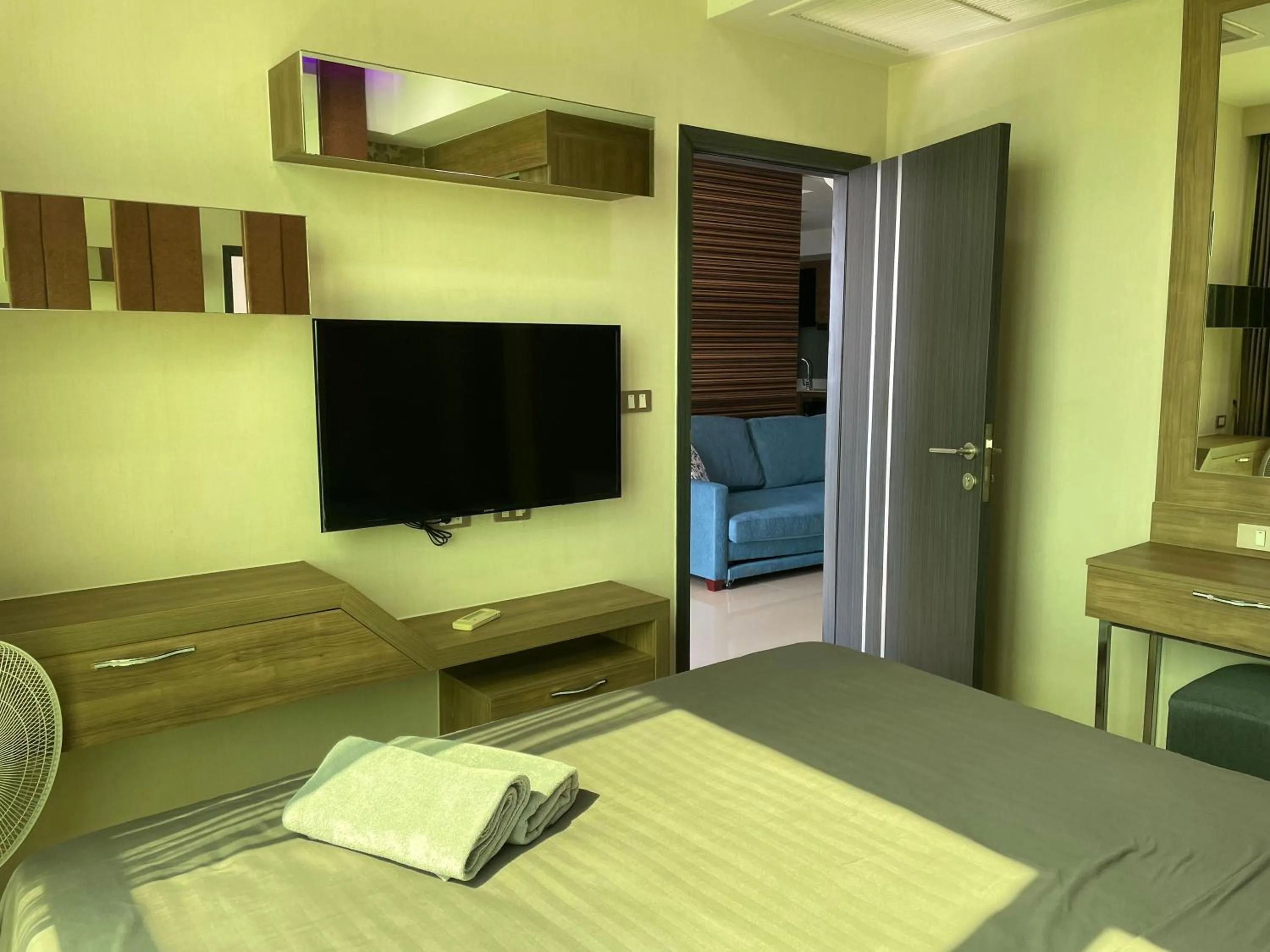 TV and multimedia, Bed in Dusit Grand Condo View