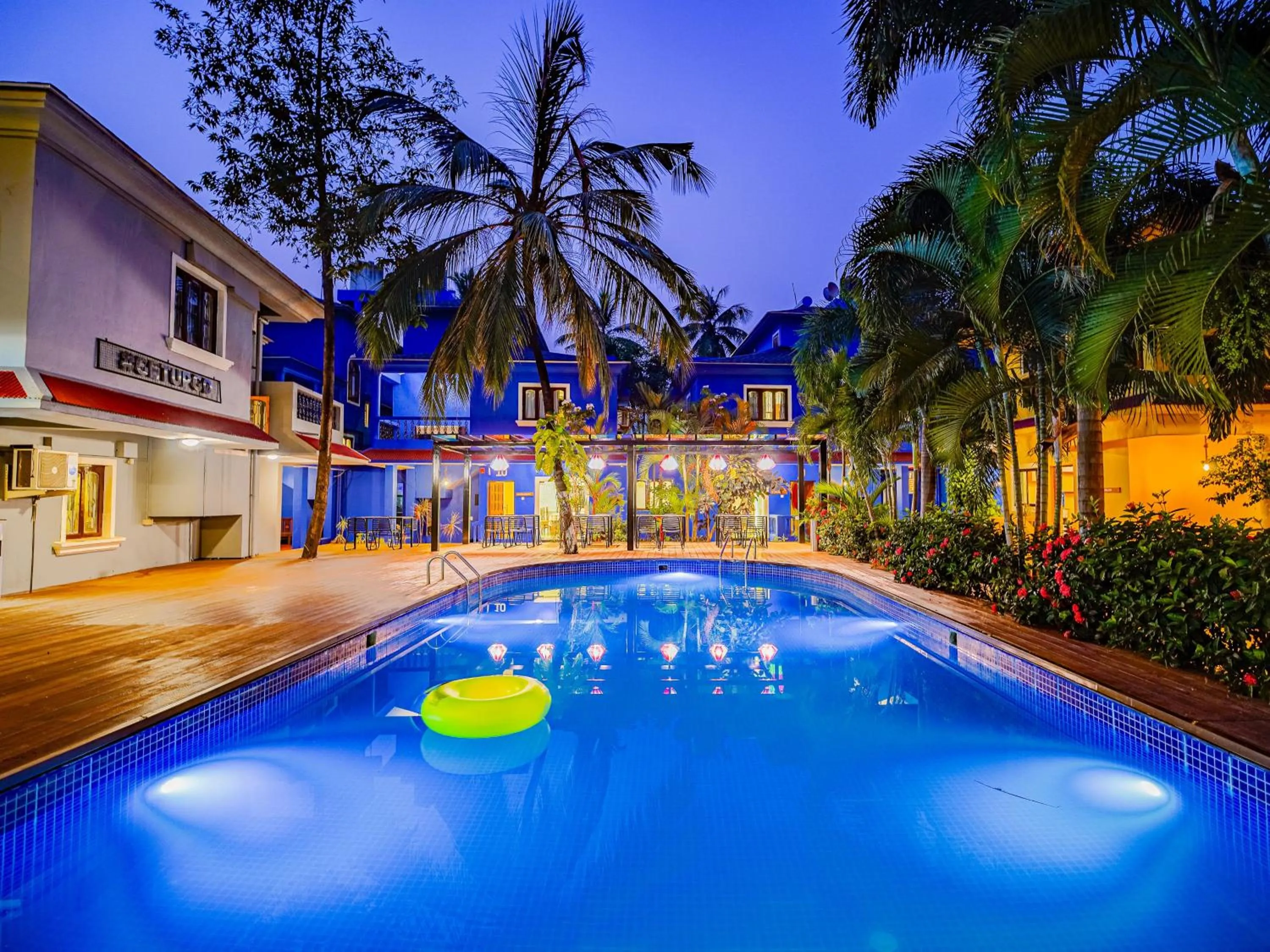 Swimming pool in The Hosteller Goa, Anjuna