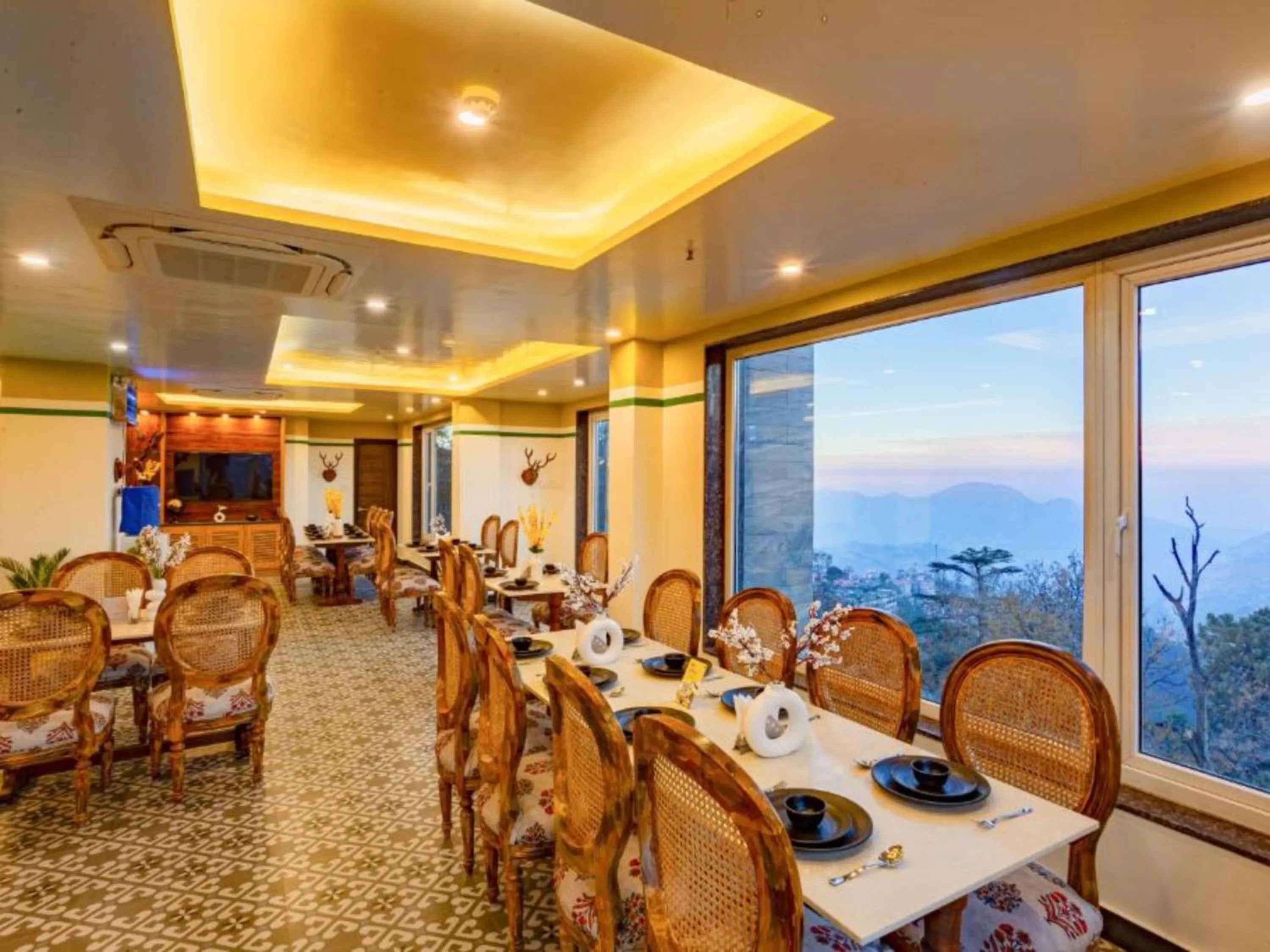 Restaurant/places to eat in The Hosteller Shimla, Valley View