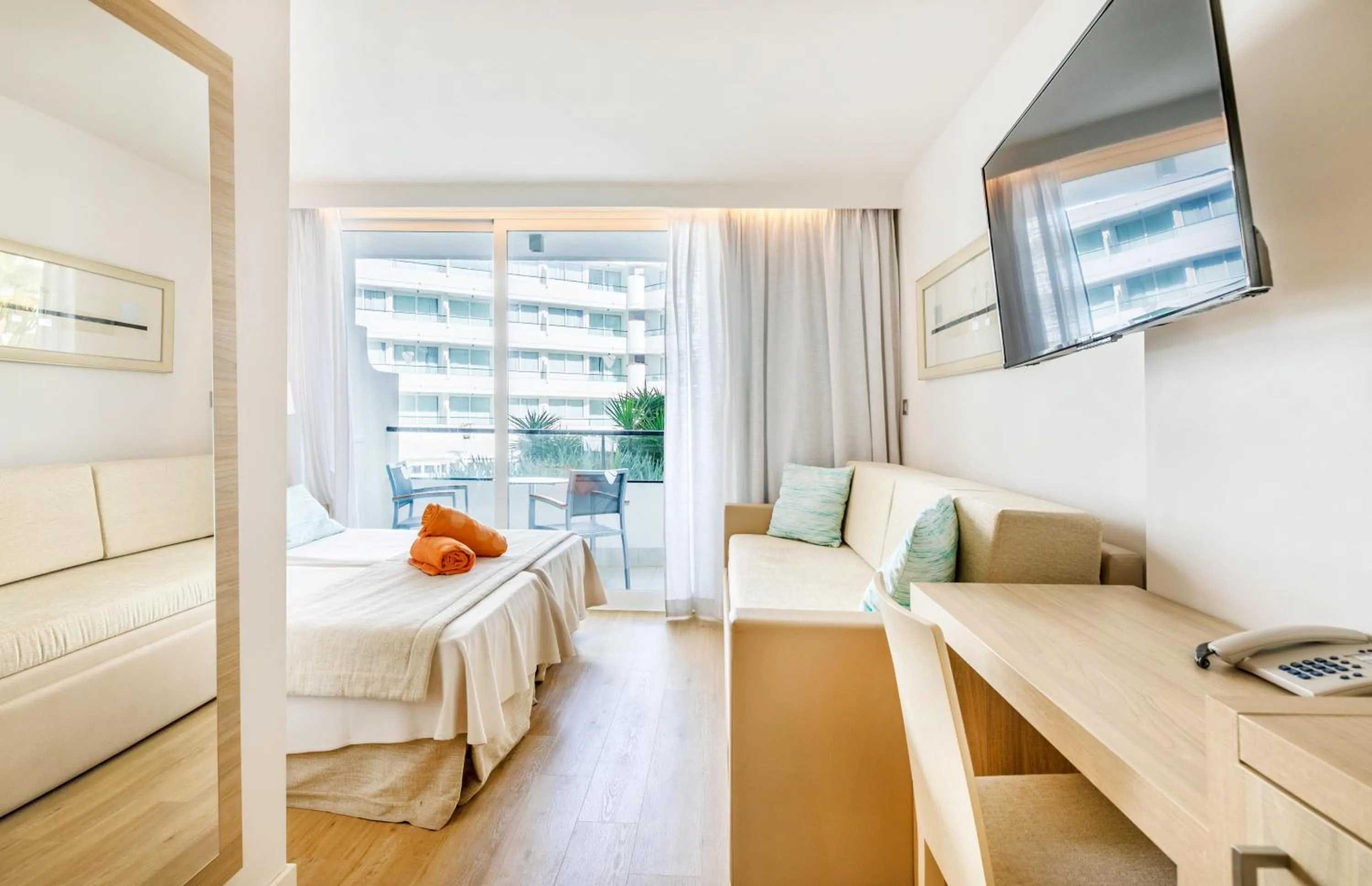 Photo of the whole room, Bed in VIVA Eden Lago