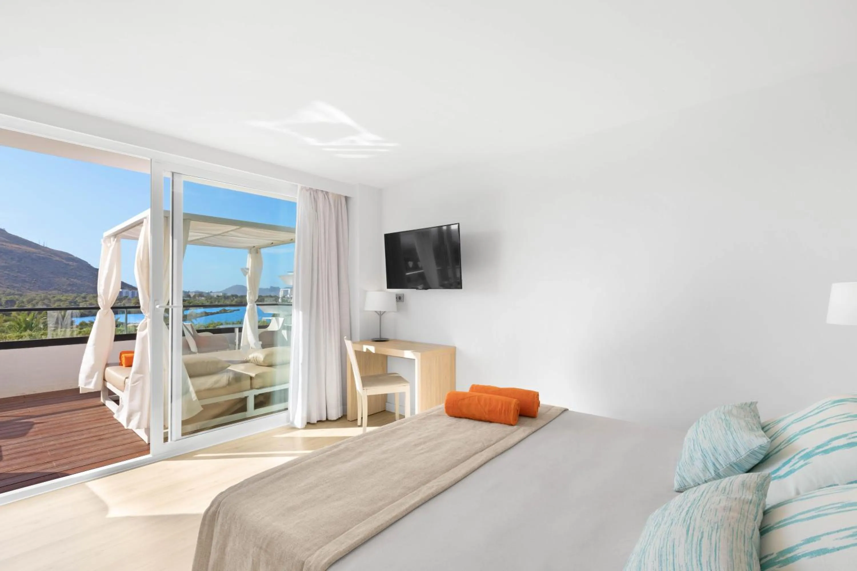 Photo of the whole room, Bed in VIVA Eden Lago