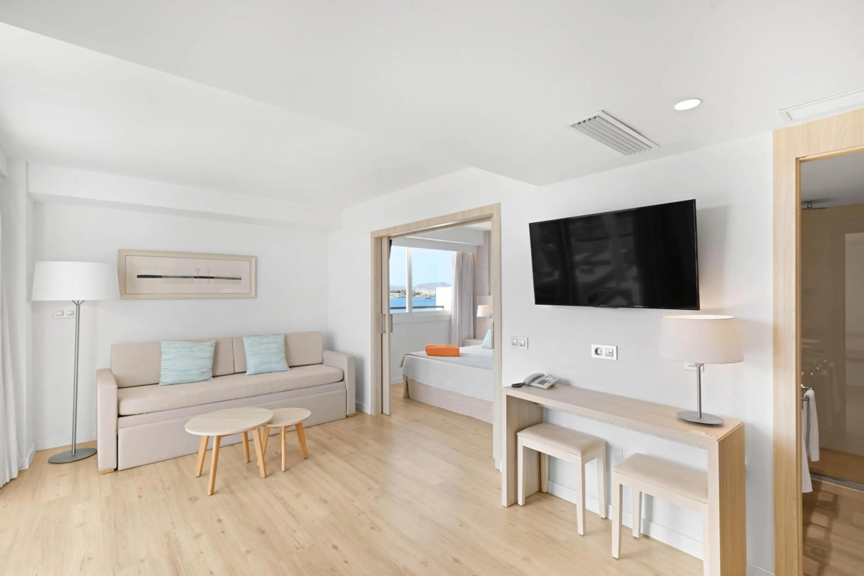 Photo of the whole room in VIVA Eden Lago