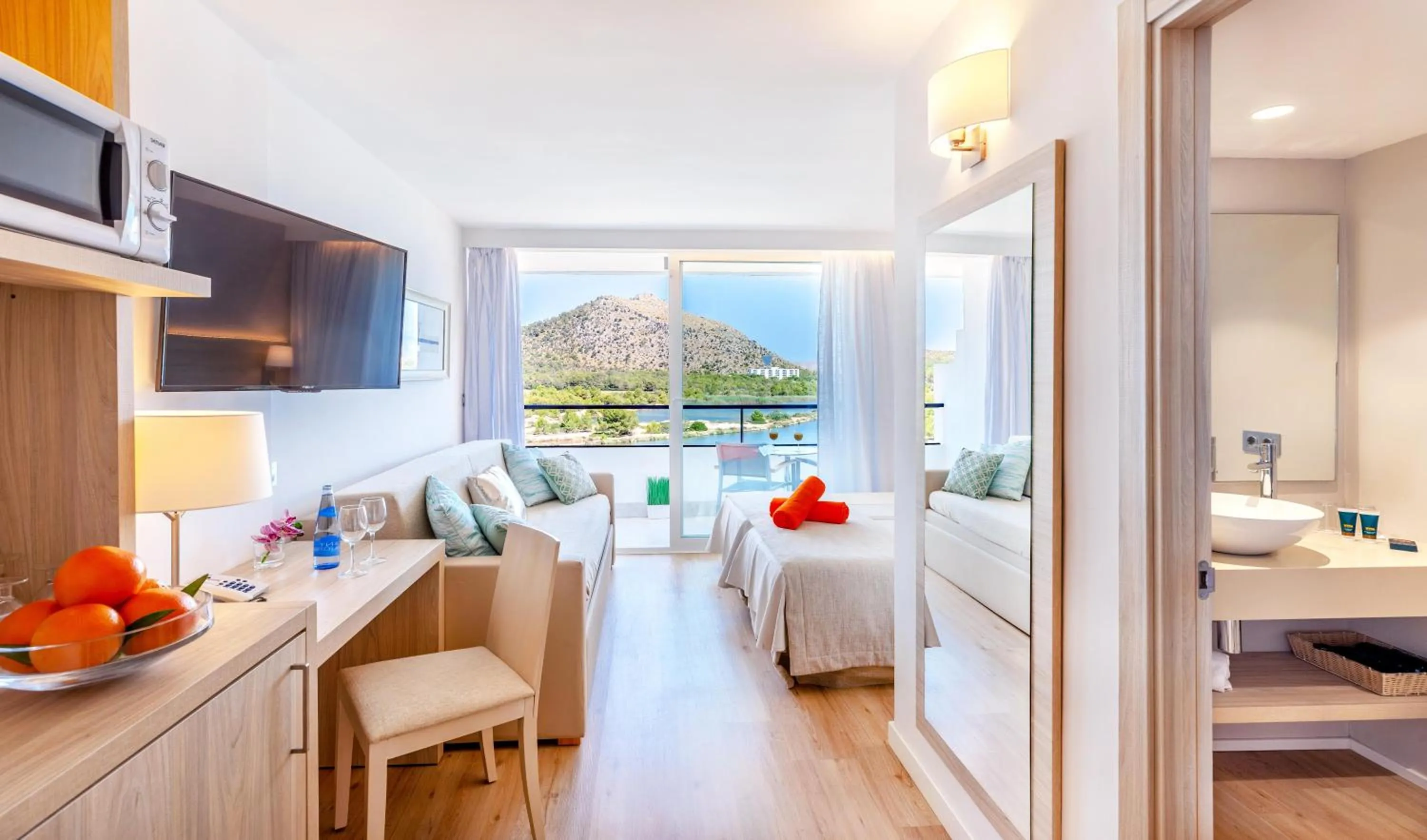 Photo of the whole room in VIVA Eden Lago