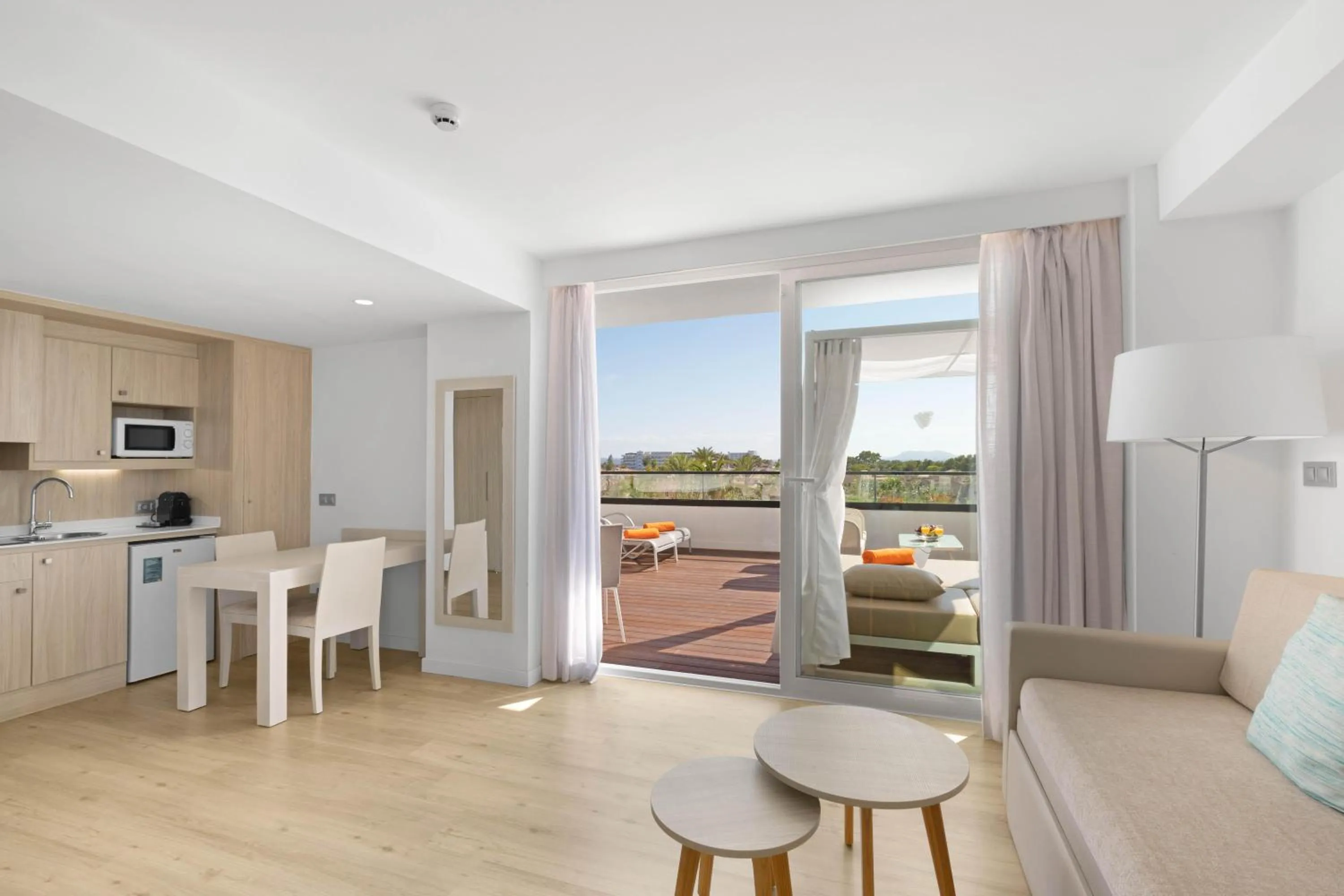 Photo of the whole room in VIVA Eden Lago