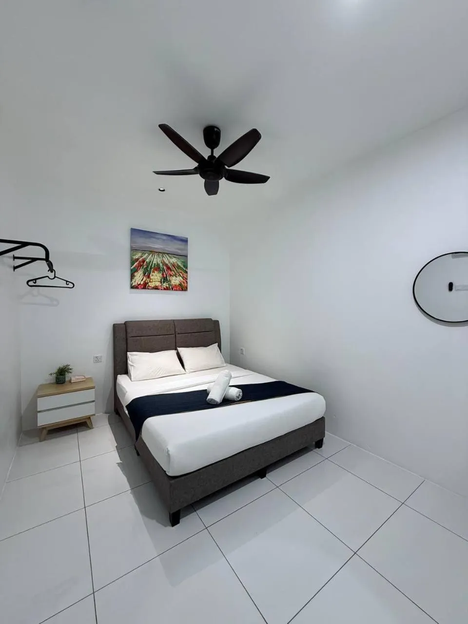 Photo of the whole room, Bed in TDOZE Hotel