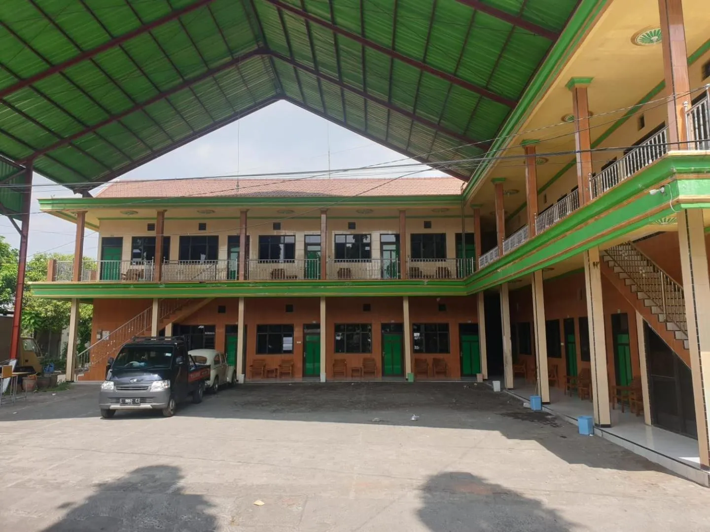 Facade/entrance in Hotel O Houstel Darma Syariah