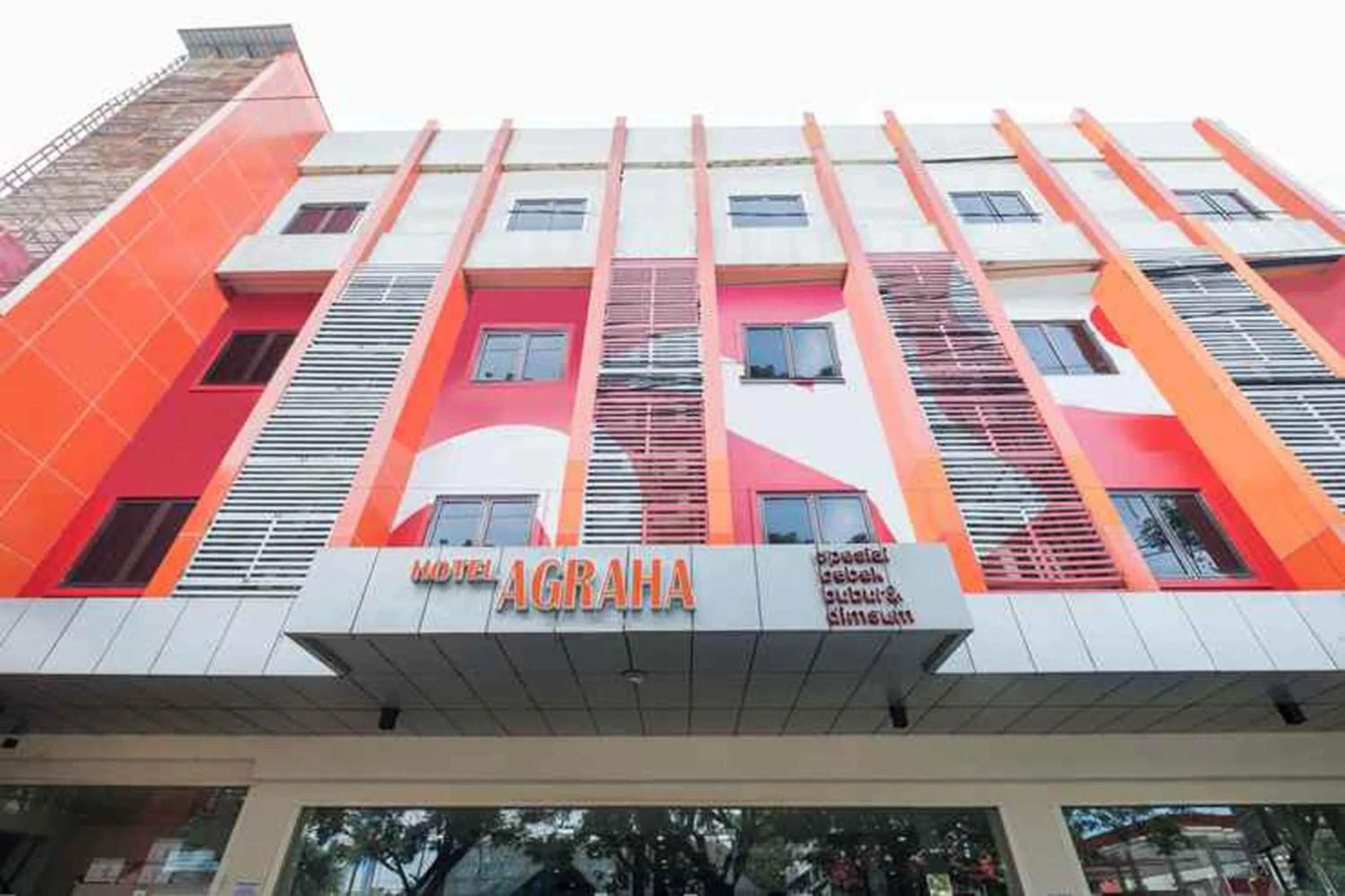 Facade/entrance in Hotel O Marina Andalas